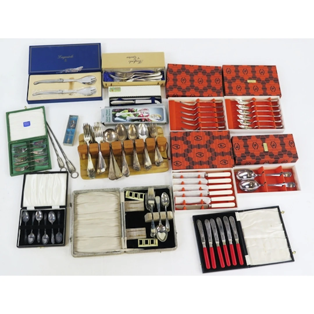 A collection of assorted Hanoverian pattern and other plated...