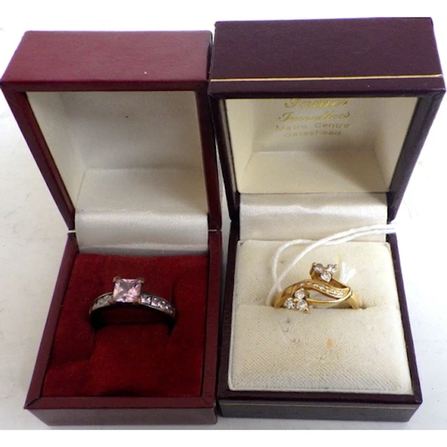 A twist ring of foliate design, unmarked yellow metal with s...