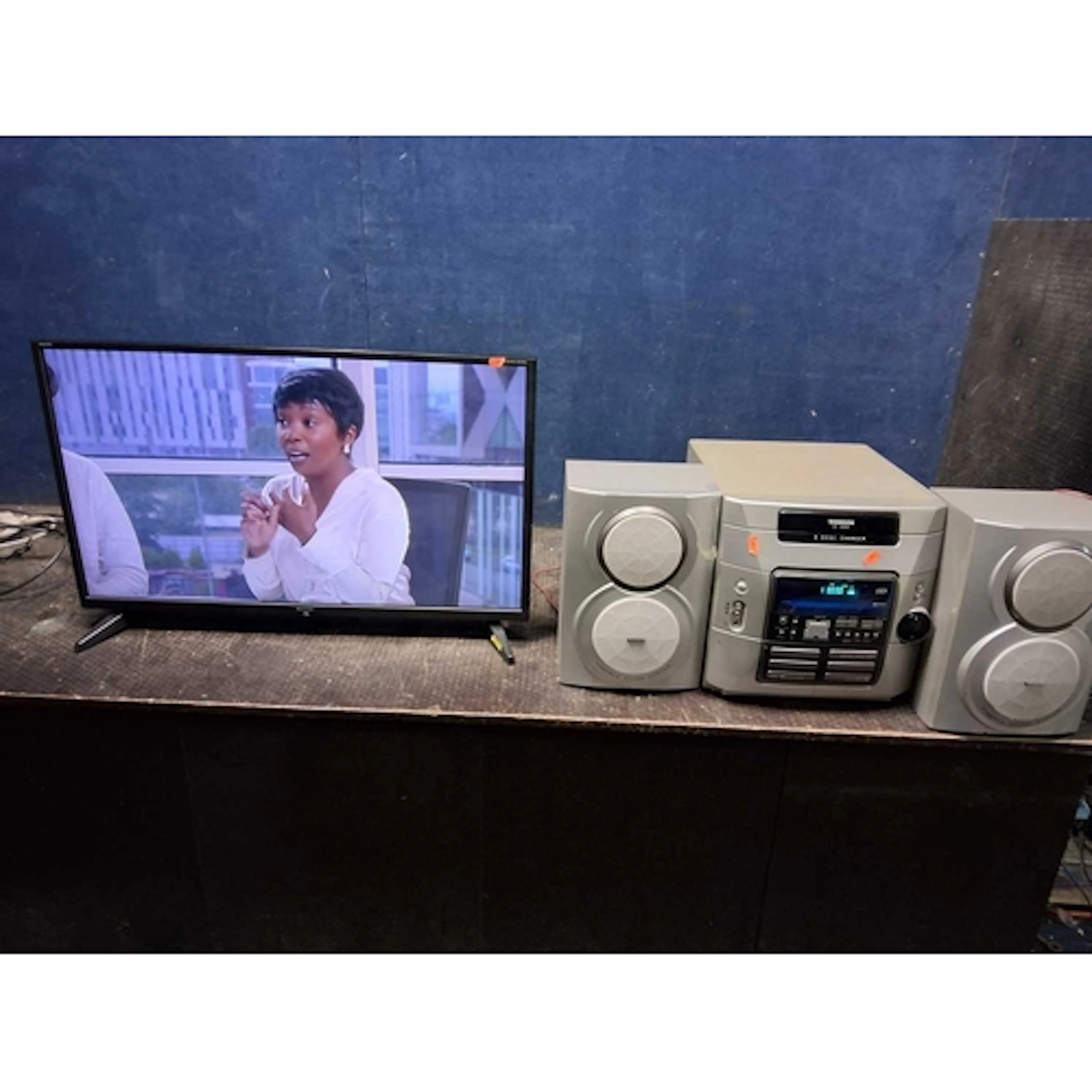 A SHARP 32BB41 32in SMART TV NO remote (PAT passed and worki...