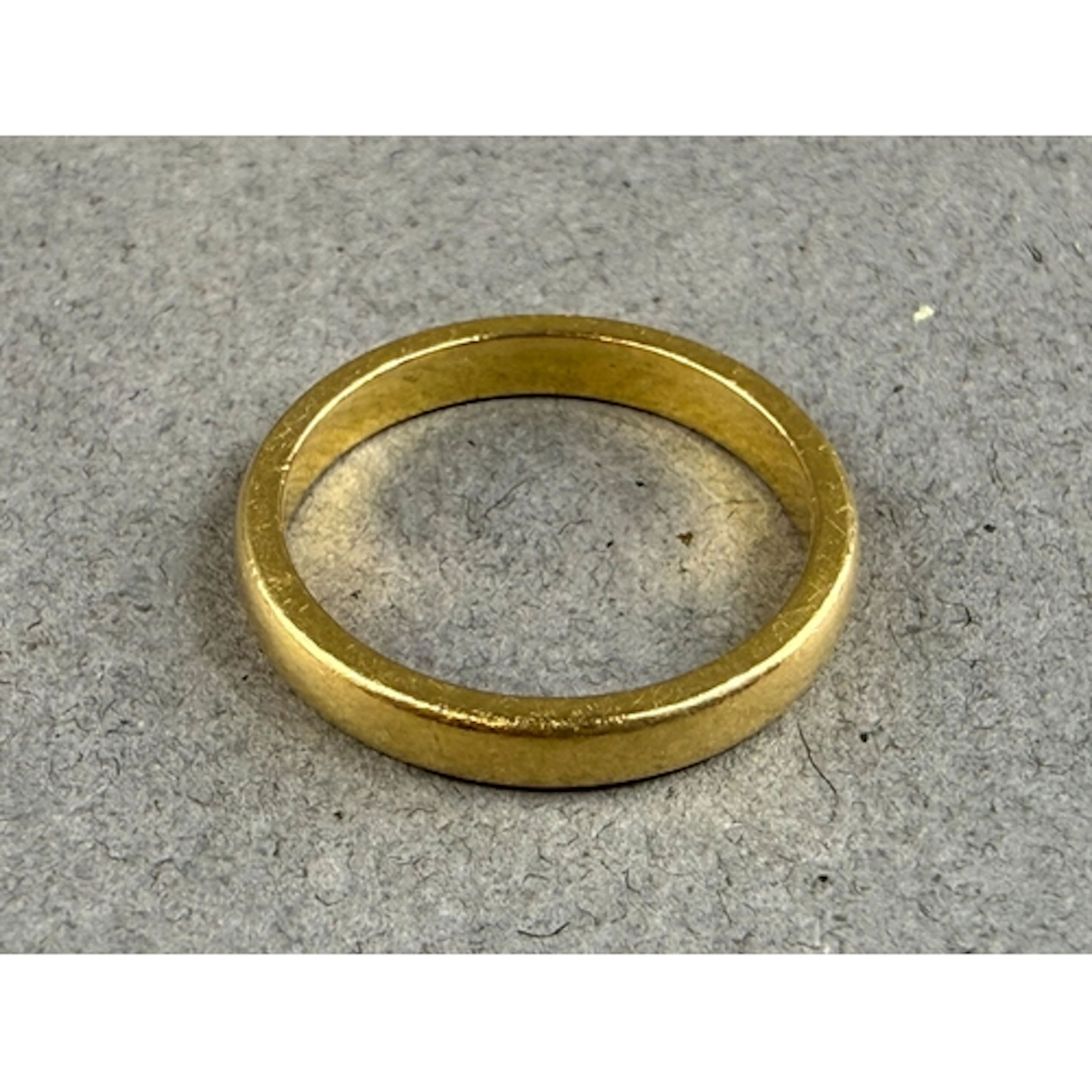 Jewellery: a 22ct yellow gold wedding band, width 2.5mm,UK s...