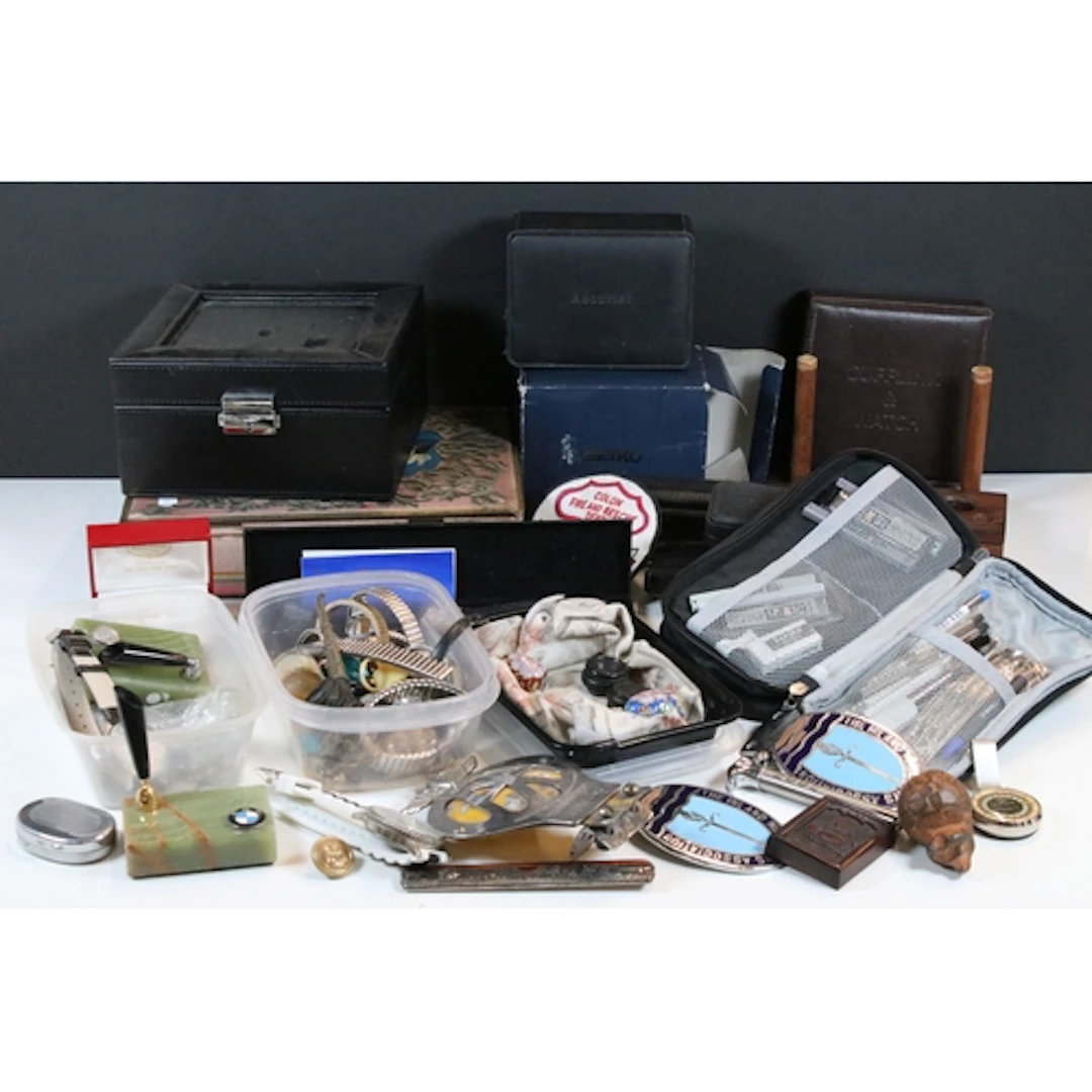 Collection of mixed collectables comprising costume jeweller...