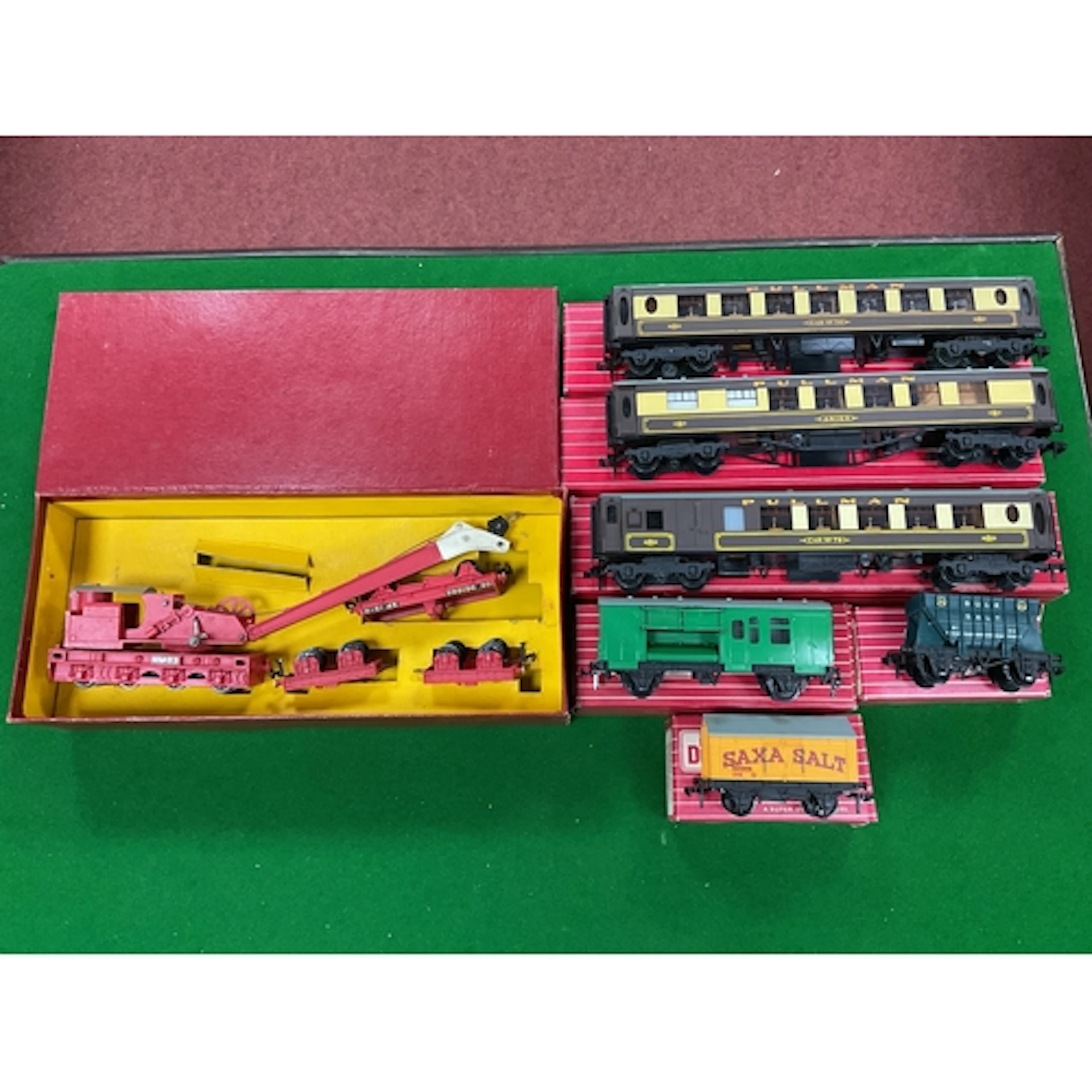 A quantity of Hornby Dublo 2-Rail. Including a No.4620 Break...