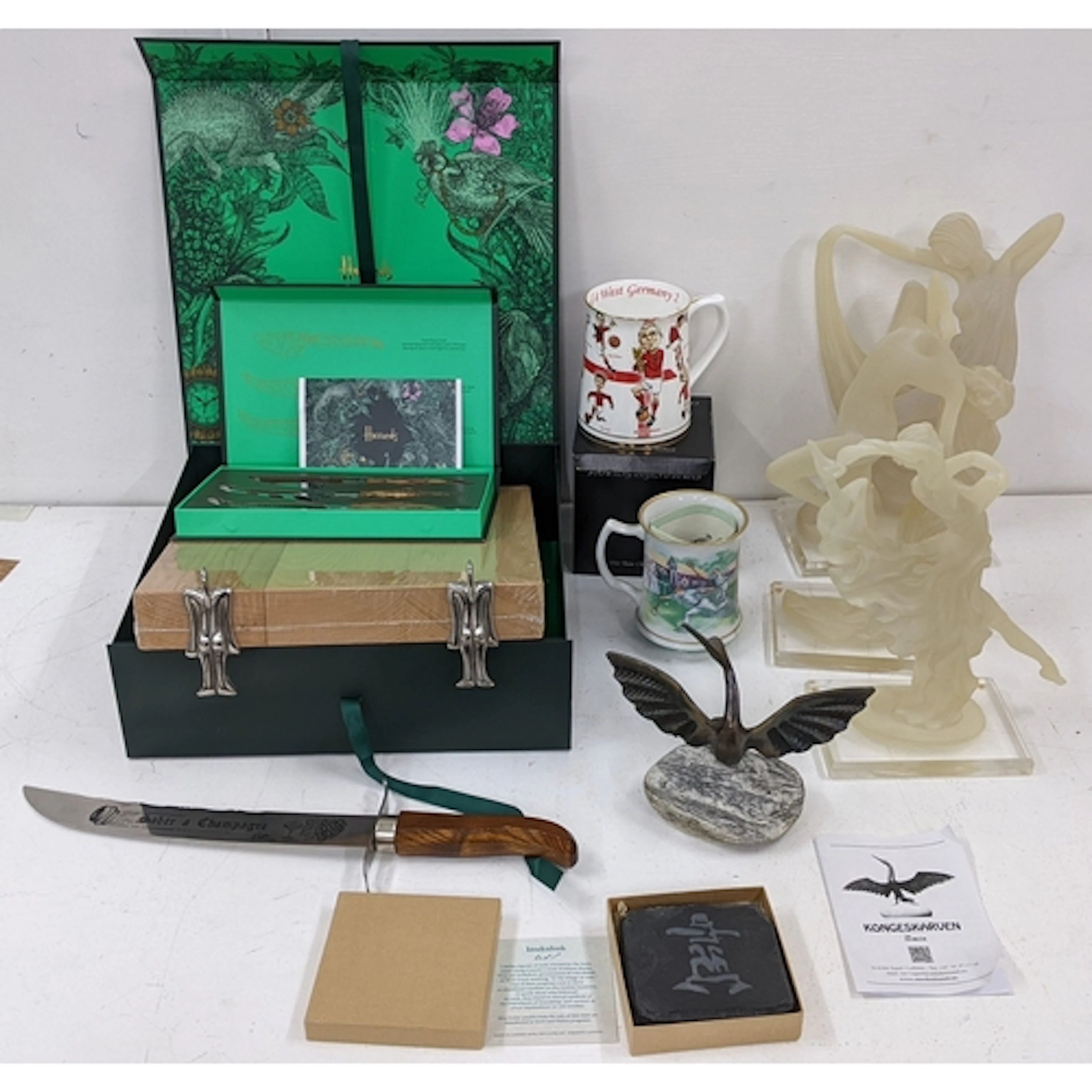 Decorative items to include an unused Harrods cheese set, a ...