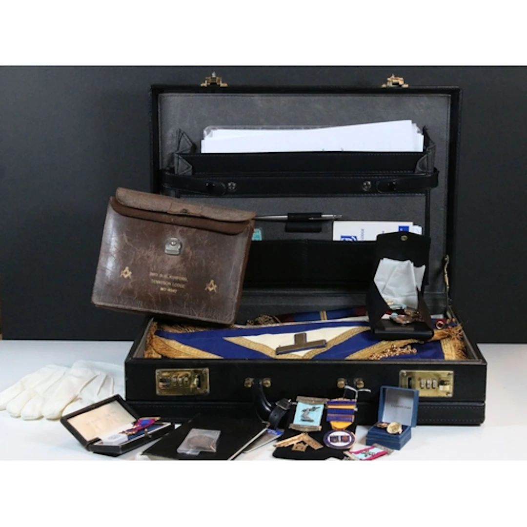 Masonic Interest - a collection of masonic regalia, to compr...