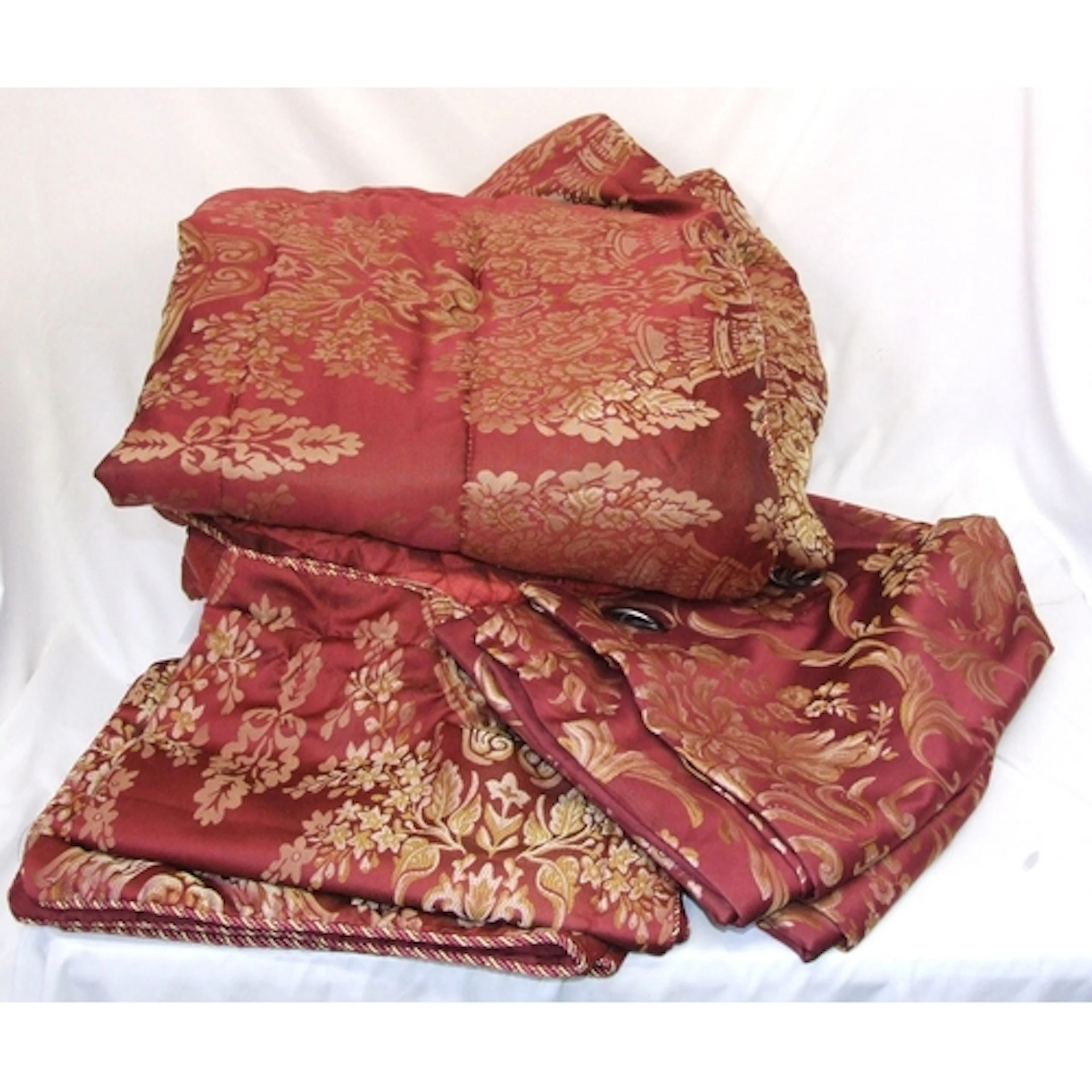 Antonio Saviero King Size Bed Cover, 2 matching pillow shams...