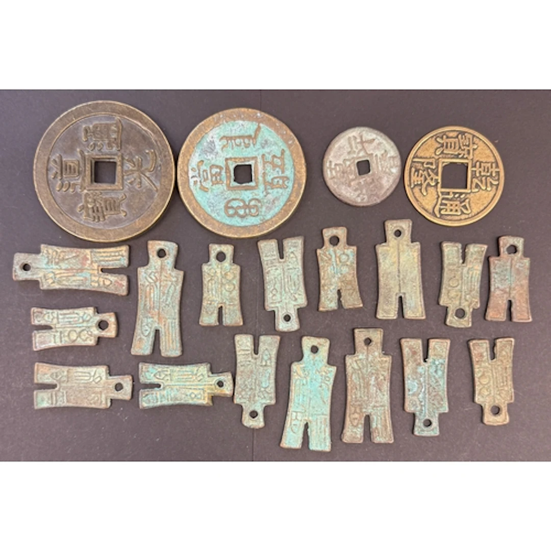 A group of x18 Chinese bronze pieces of ancient money type, ...