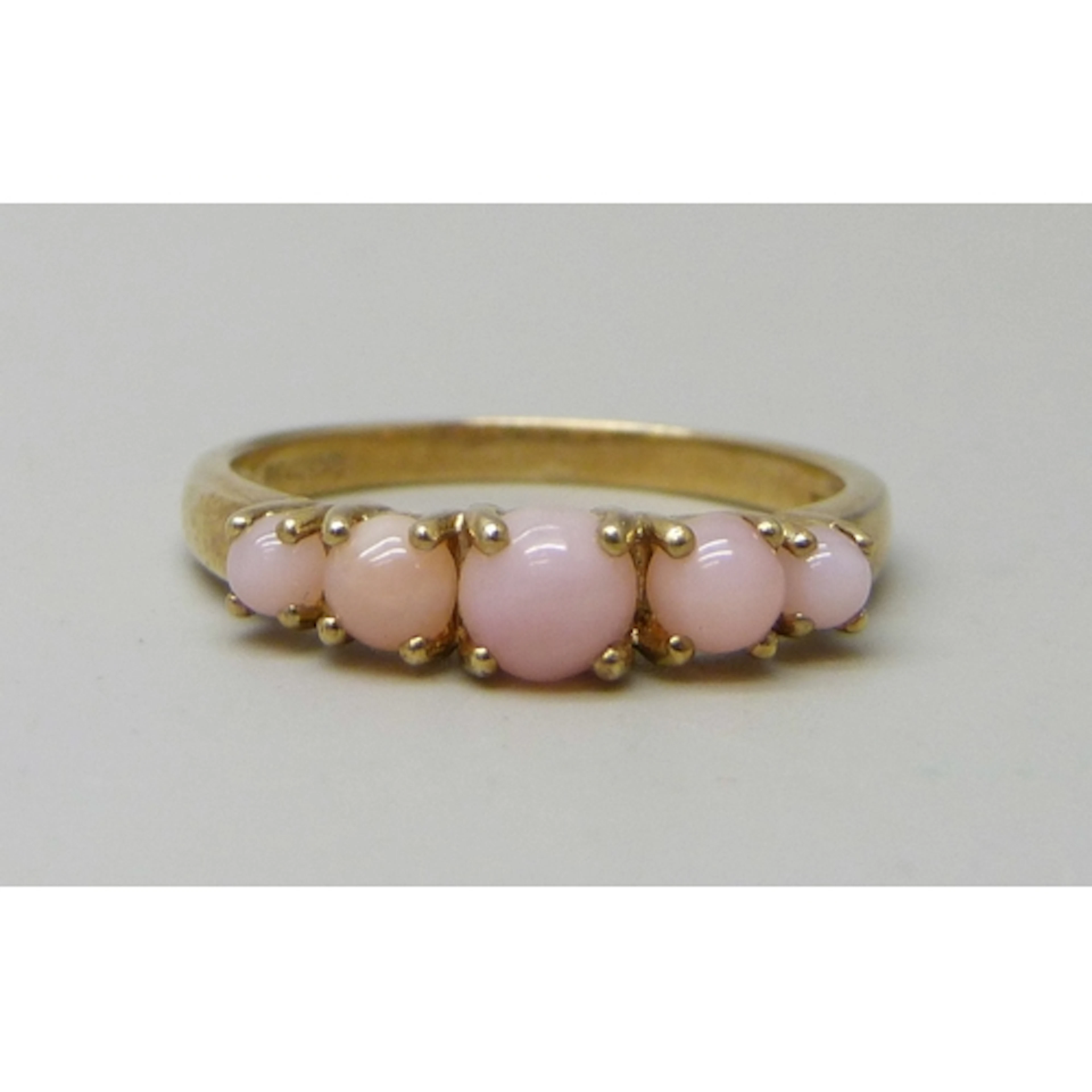 A 9ct gold pink stone ring, 2.9g, T