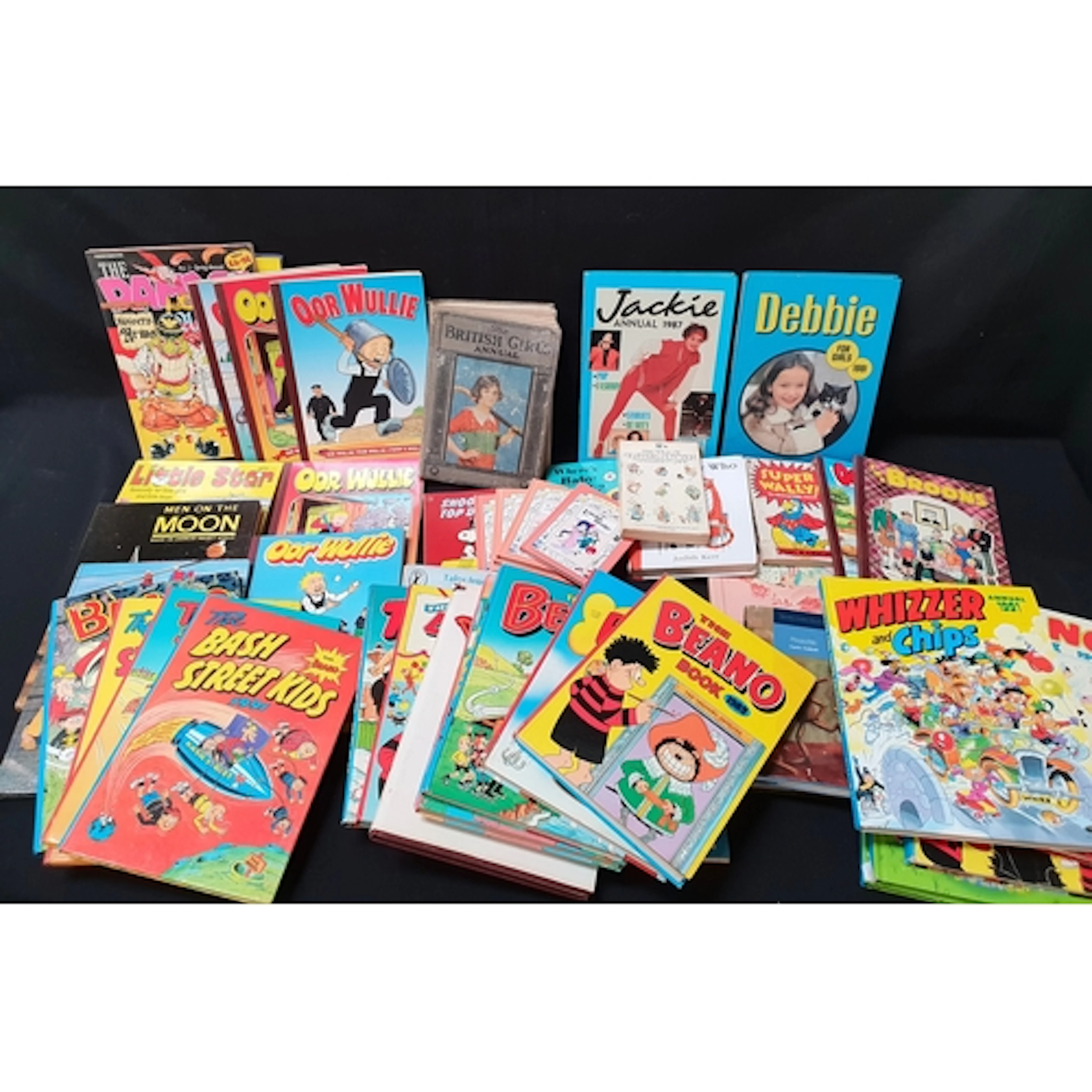 SELECTION OF VINTAGE CHILDRENS BOOKS AND ANNUALS including ...