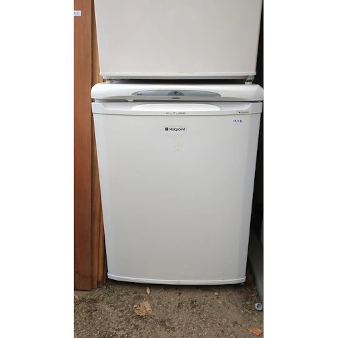 Hotpoint under-counter refrigerator, Type MC07, model RLA36P...