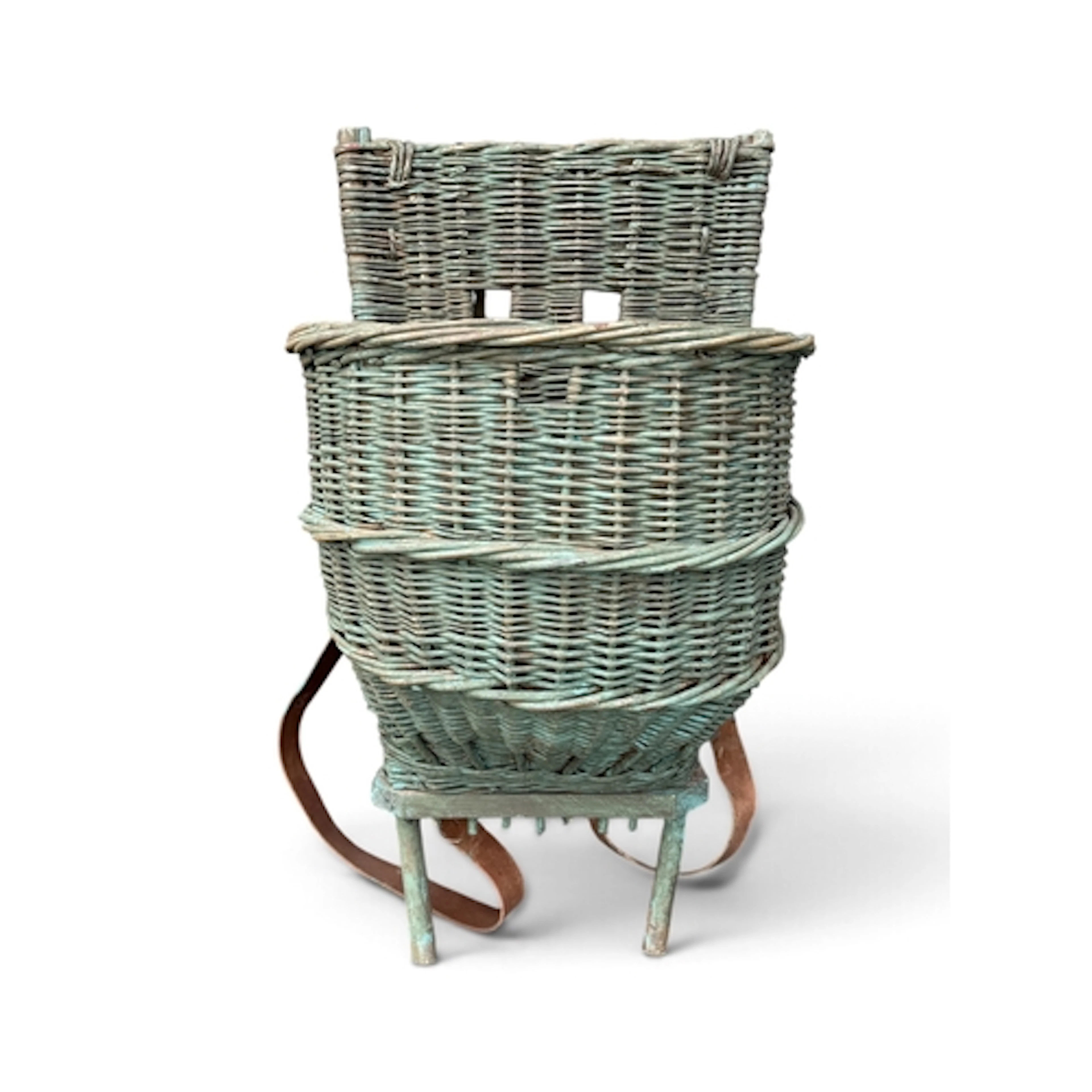 AN APPLE PICKERS WICKER BASKET 80cm x 40cm