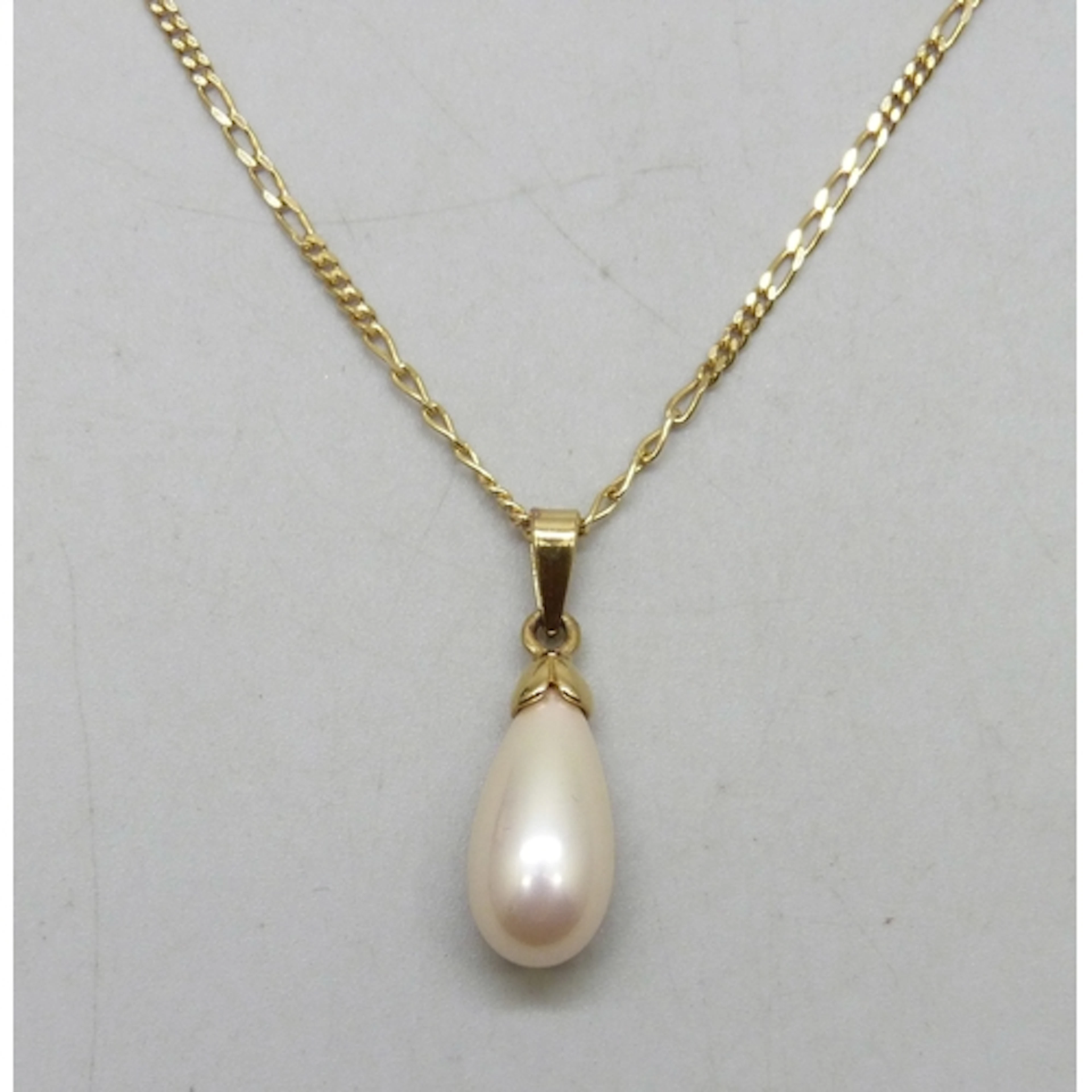 An 18ct gold figaro link necklace chain, 3.5g, with an unmar...