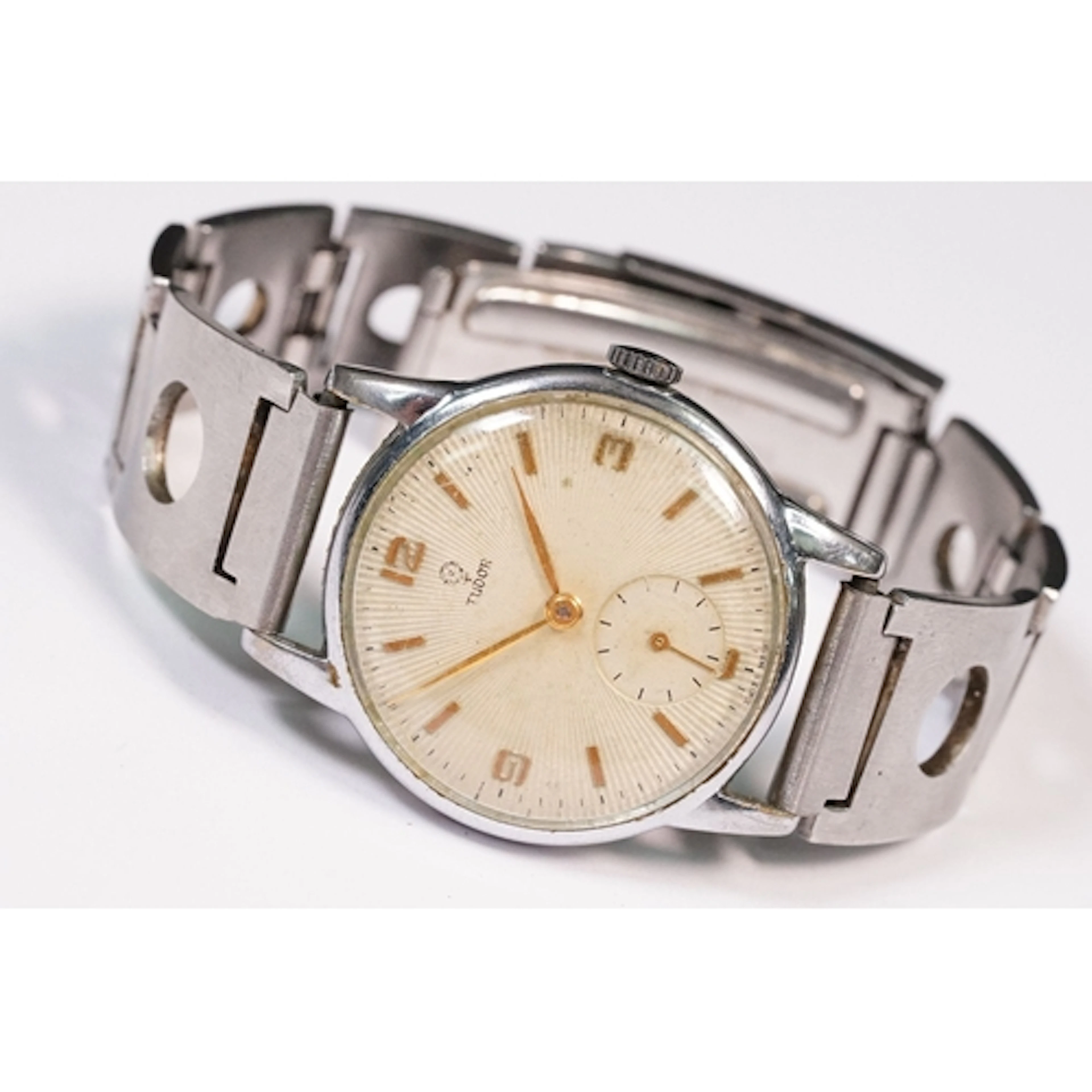 Gentleman's Tudor mid 20th Century wrist watch having a mill...