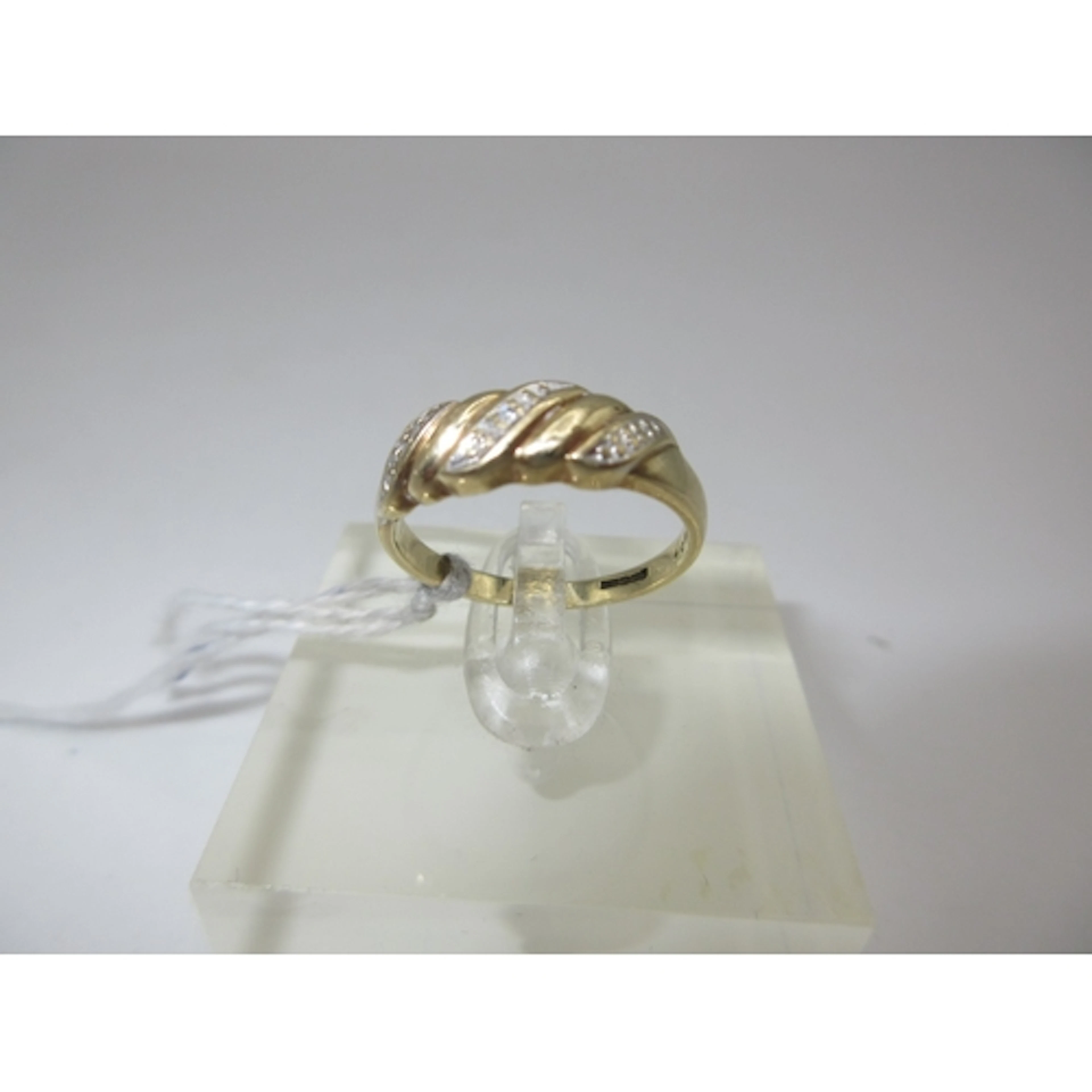 9ct Gold Diamond Set Ring, 1.87g, L