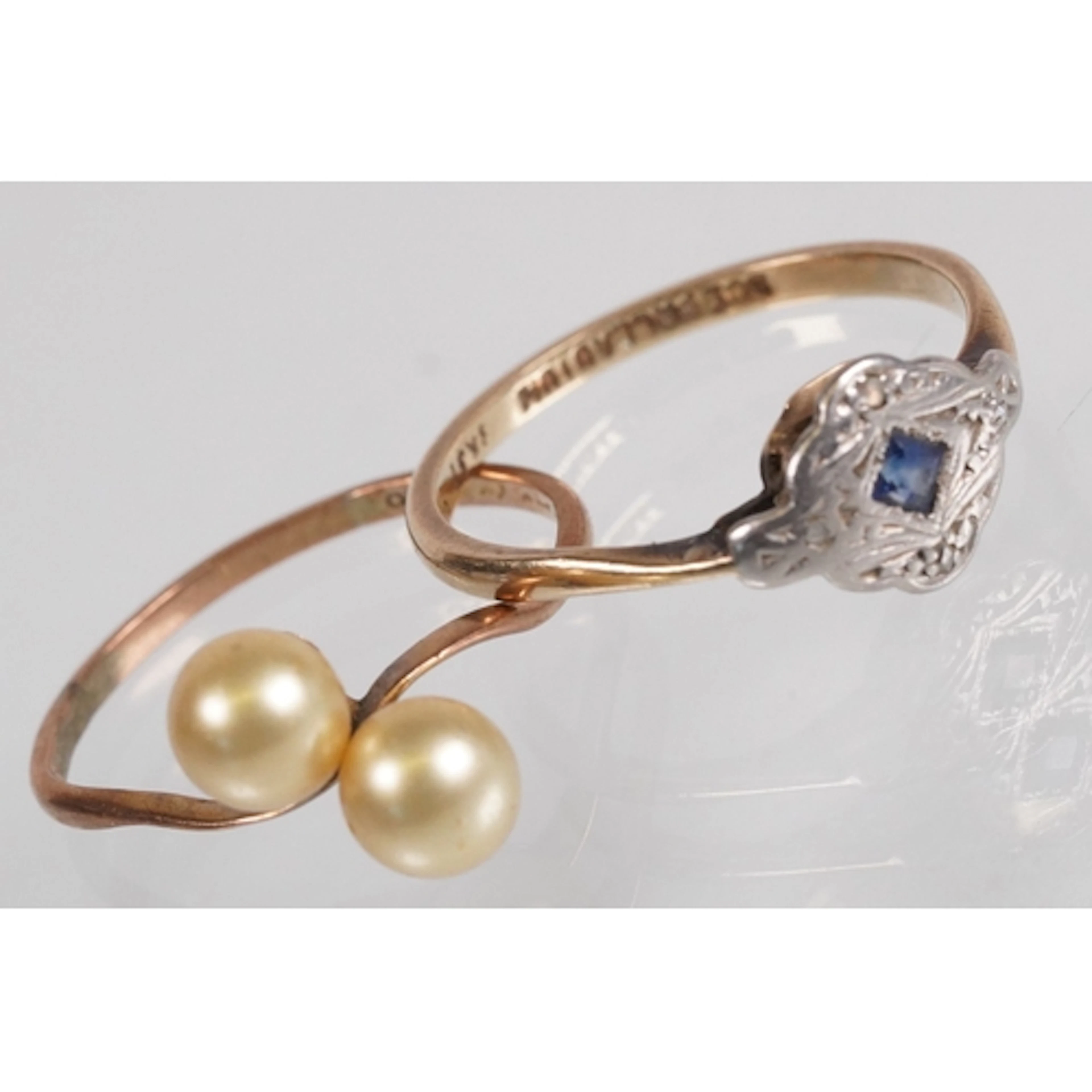 9ct gold and palladium and sapphire panel ring (marked 9ct a...