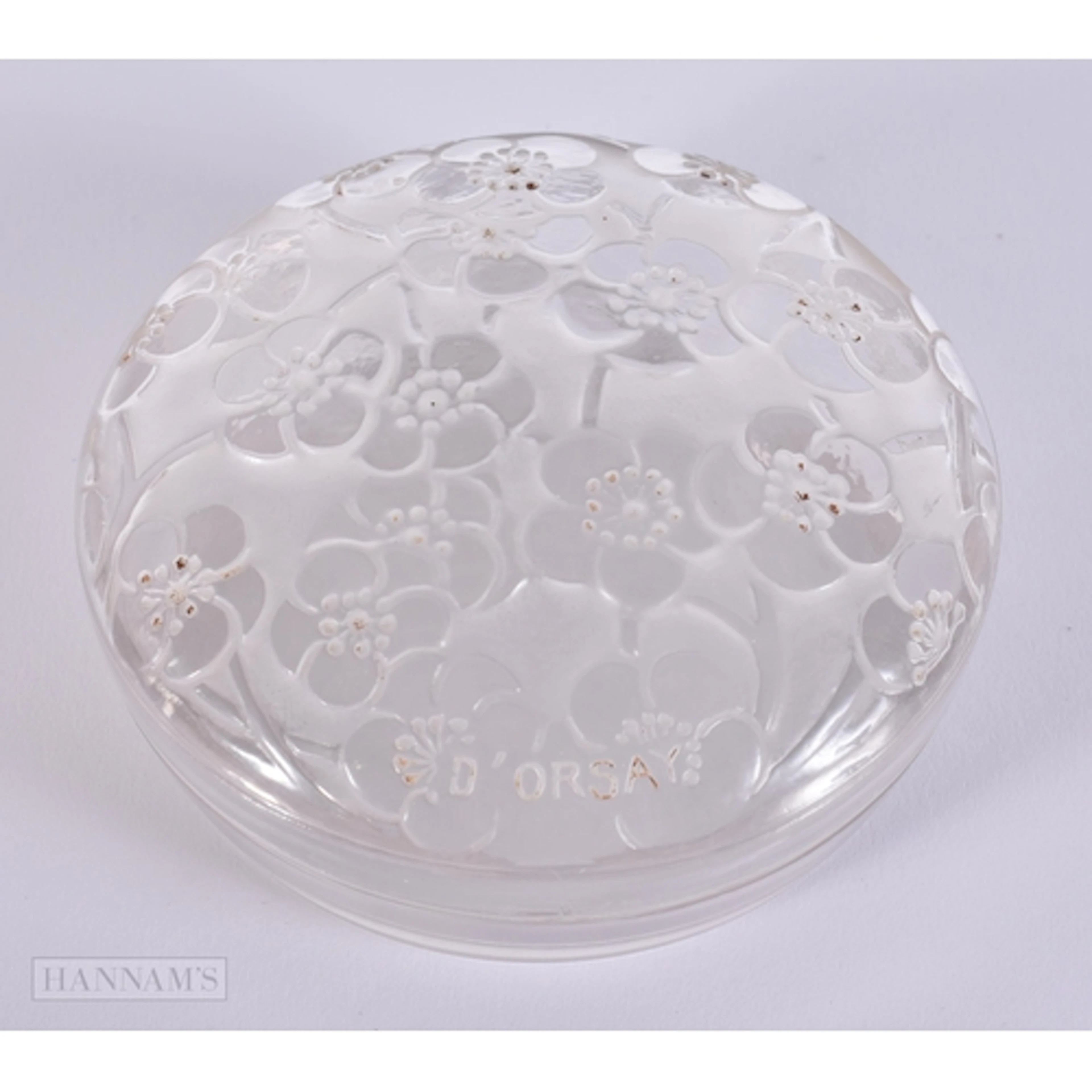 A RENE LALIQUE GLASS D'ORSAY BOX AND COVER. 9.5 cm wide.