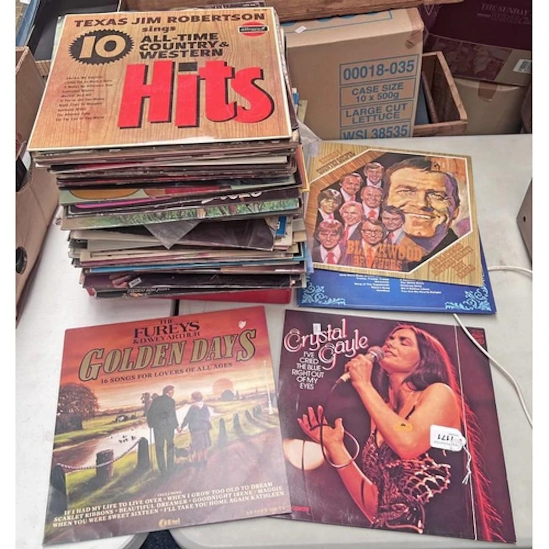 SELECTION OF VARIOUS VINYL MUSIC ALBUMS