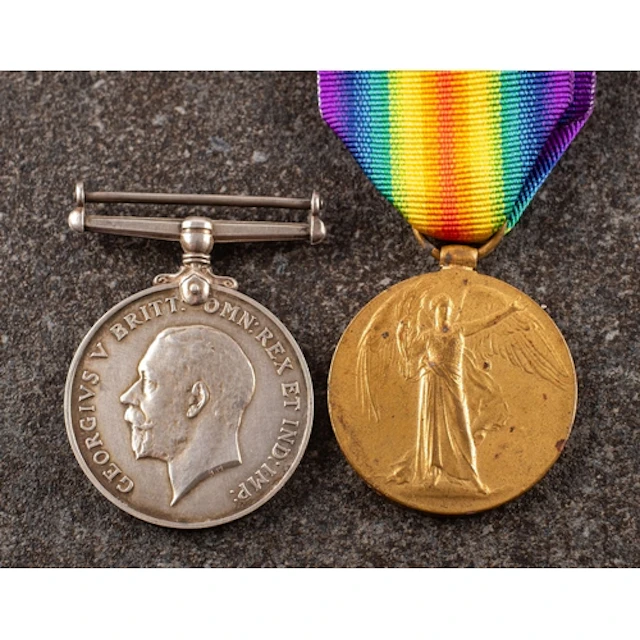 A WWI pair to '158672 Gnr. H Smith RA' War Medal and Victory...