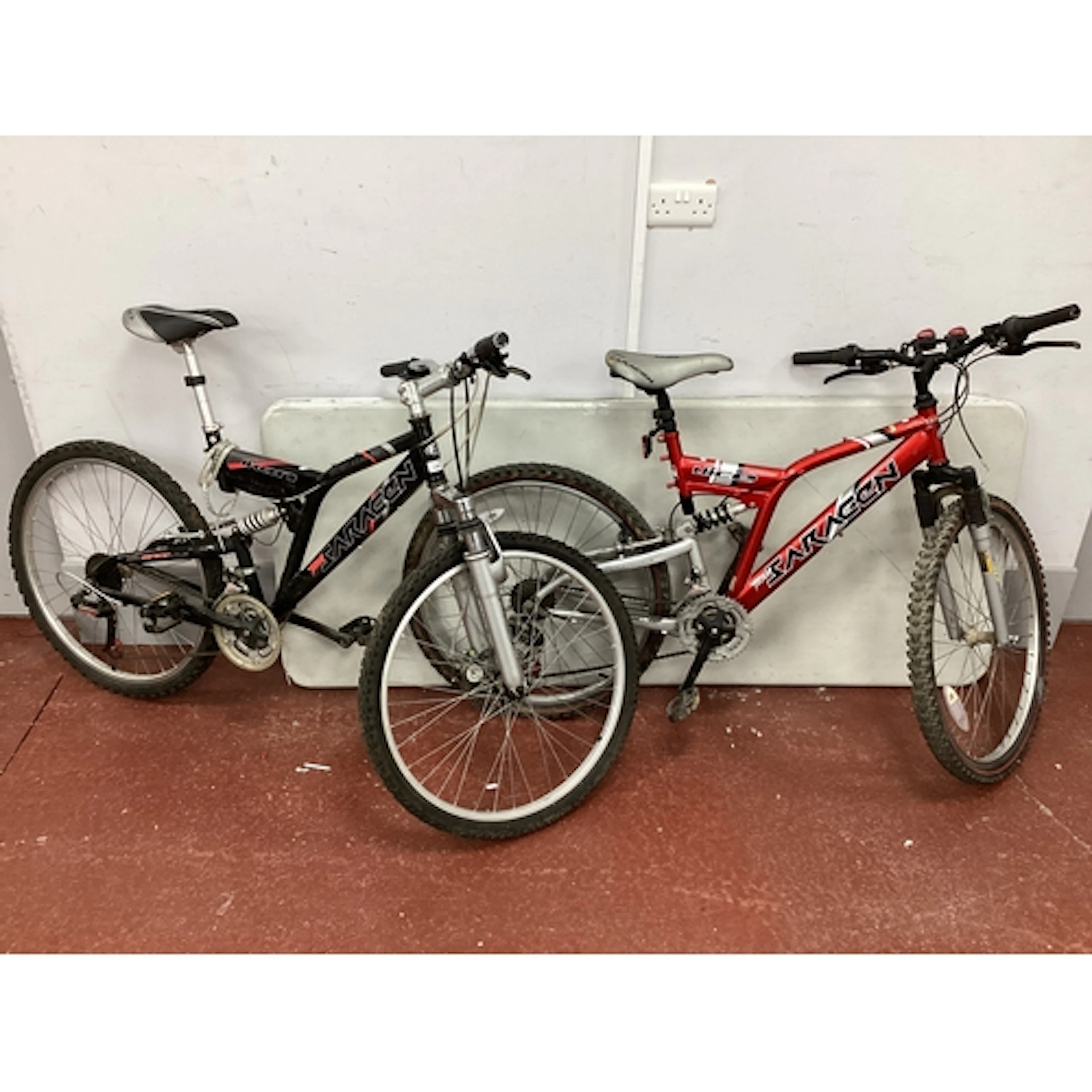 Vice & Ikon Team Saracen Mountain Bikes (2).