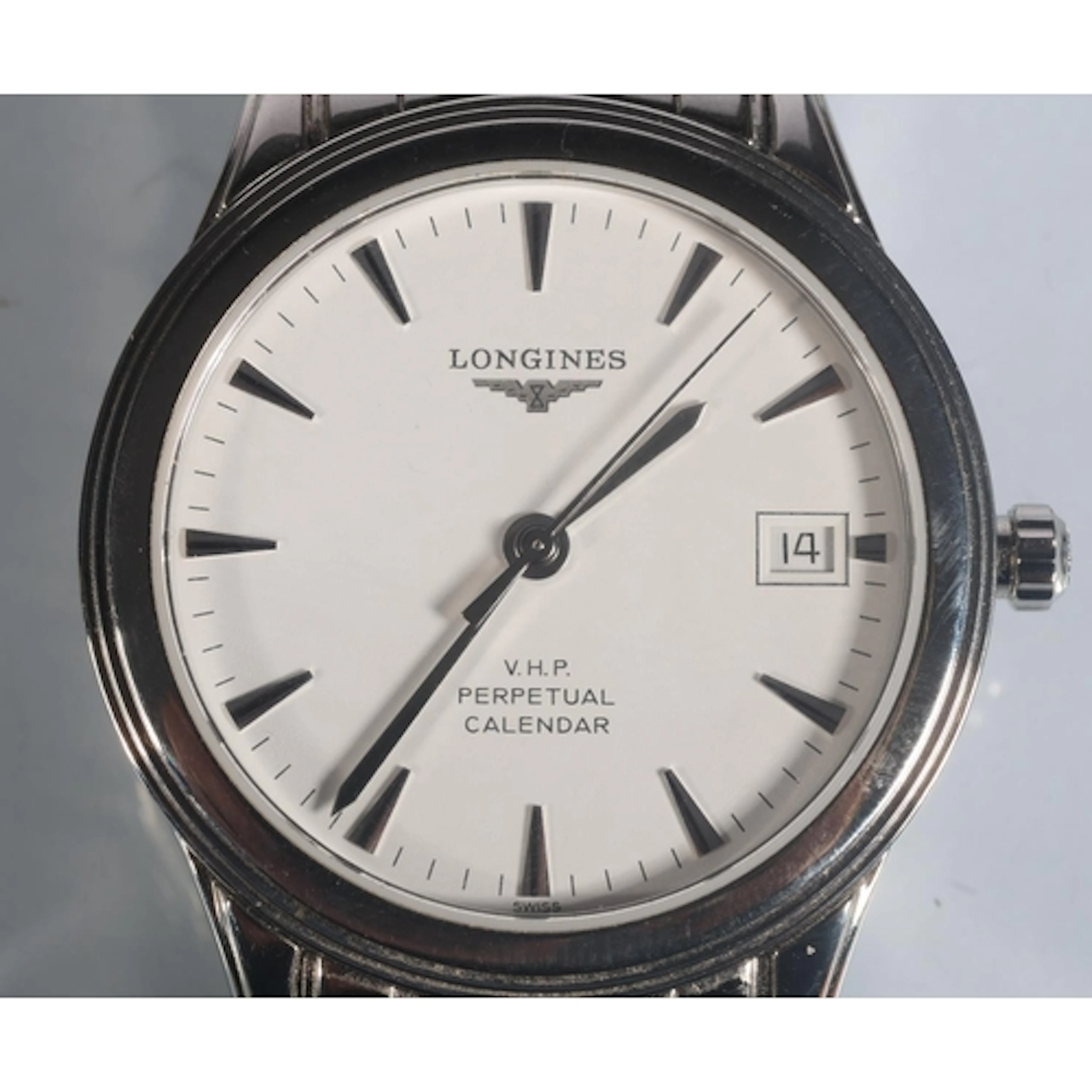 Longines Flagship V.H.P. Perpetual Calendar (Ref L4.722.4). ...