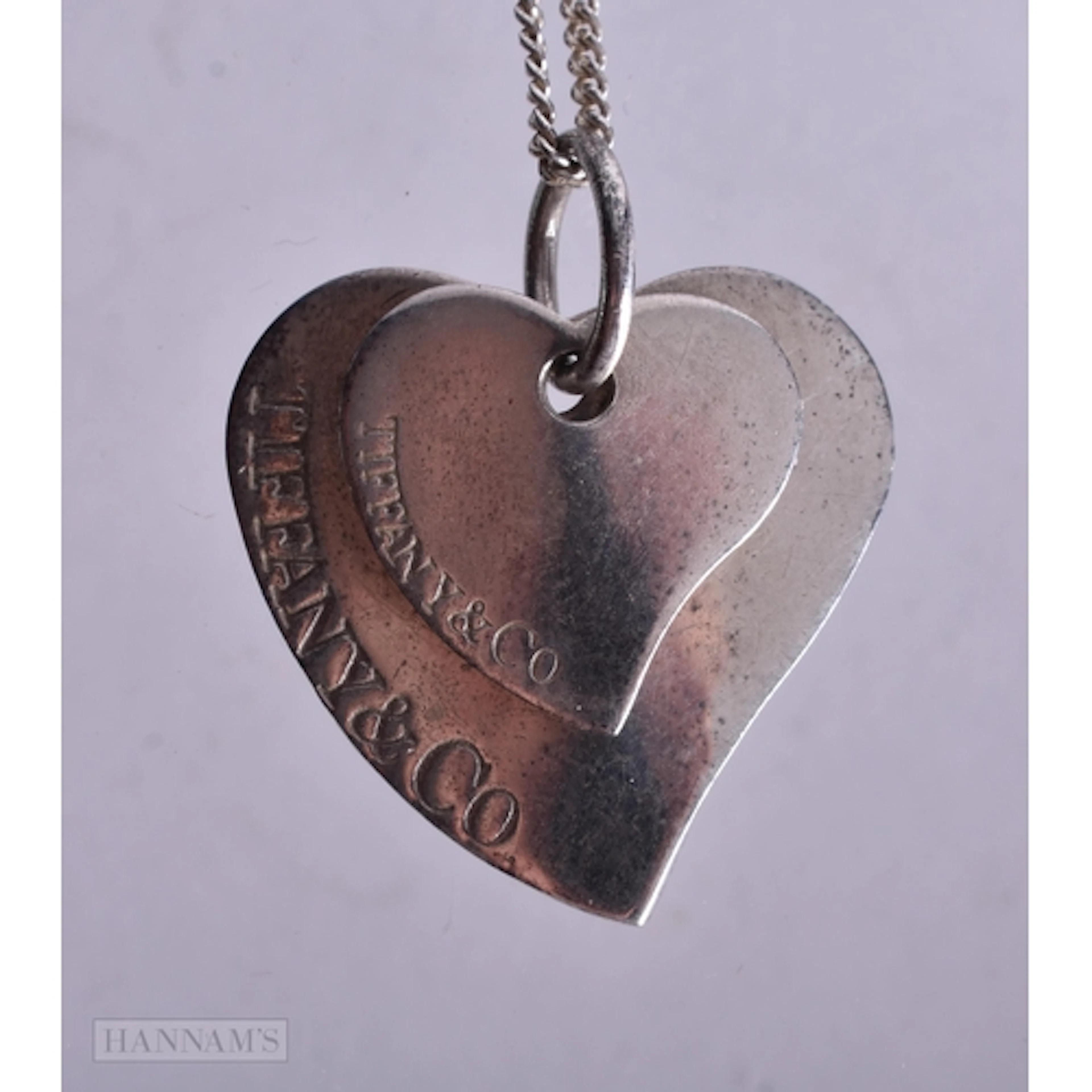 A TIFFANY & CO SILVER HEART NECKLACE. 8.6 grams. 40 cm long.