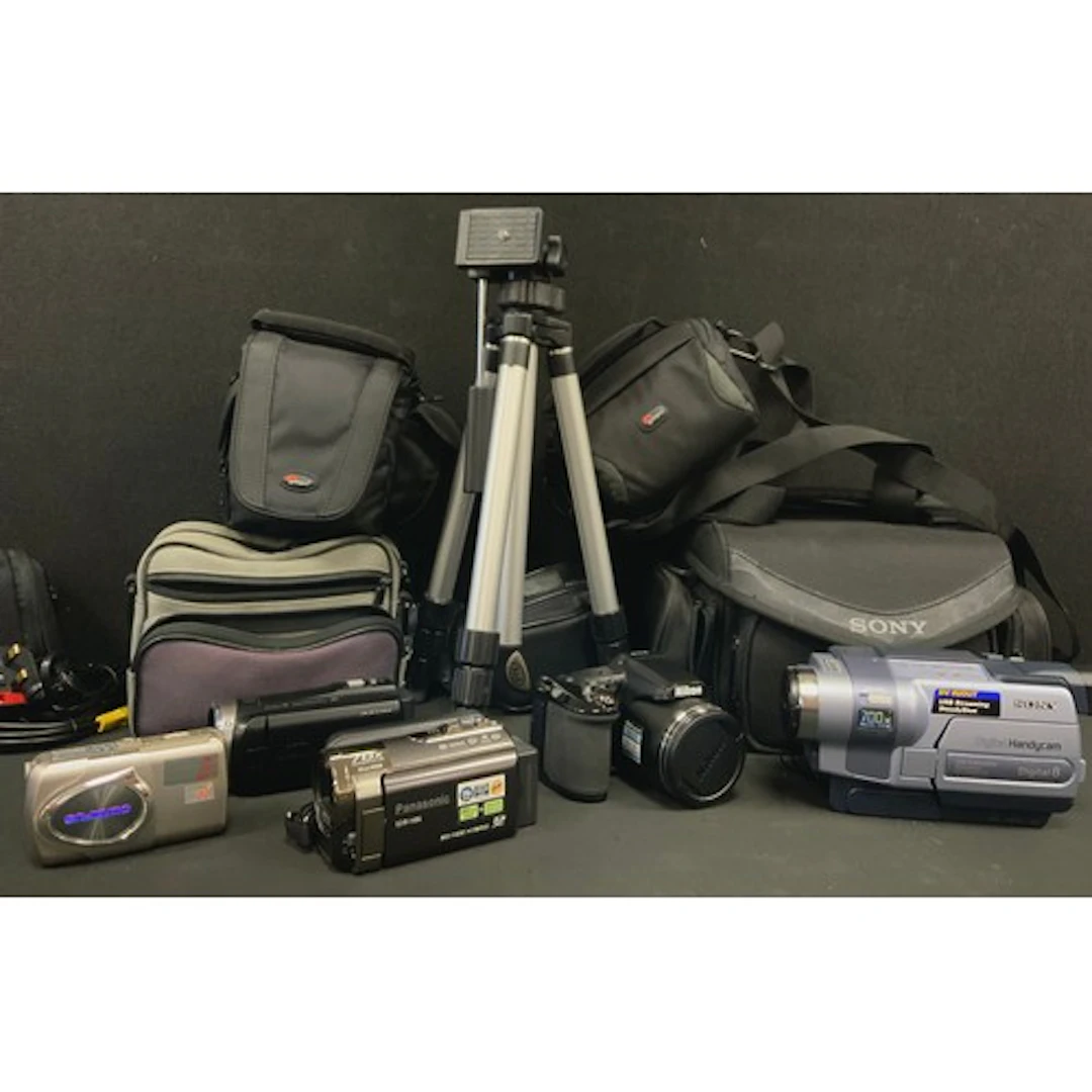 Cameras & Equipment - a Nikon Coolpix L840 digital camera (1...