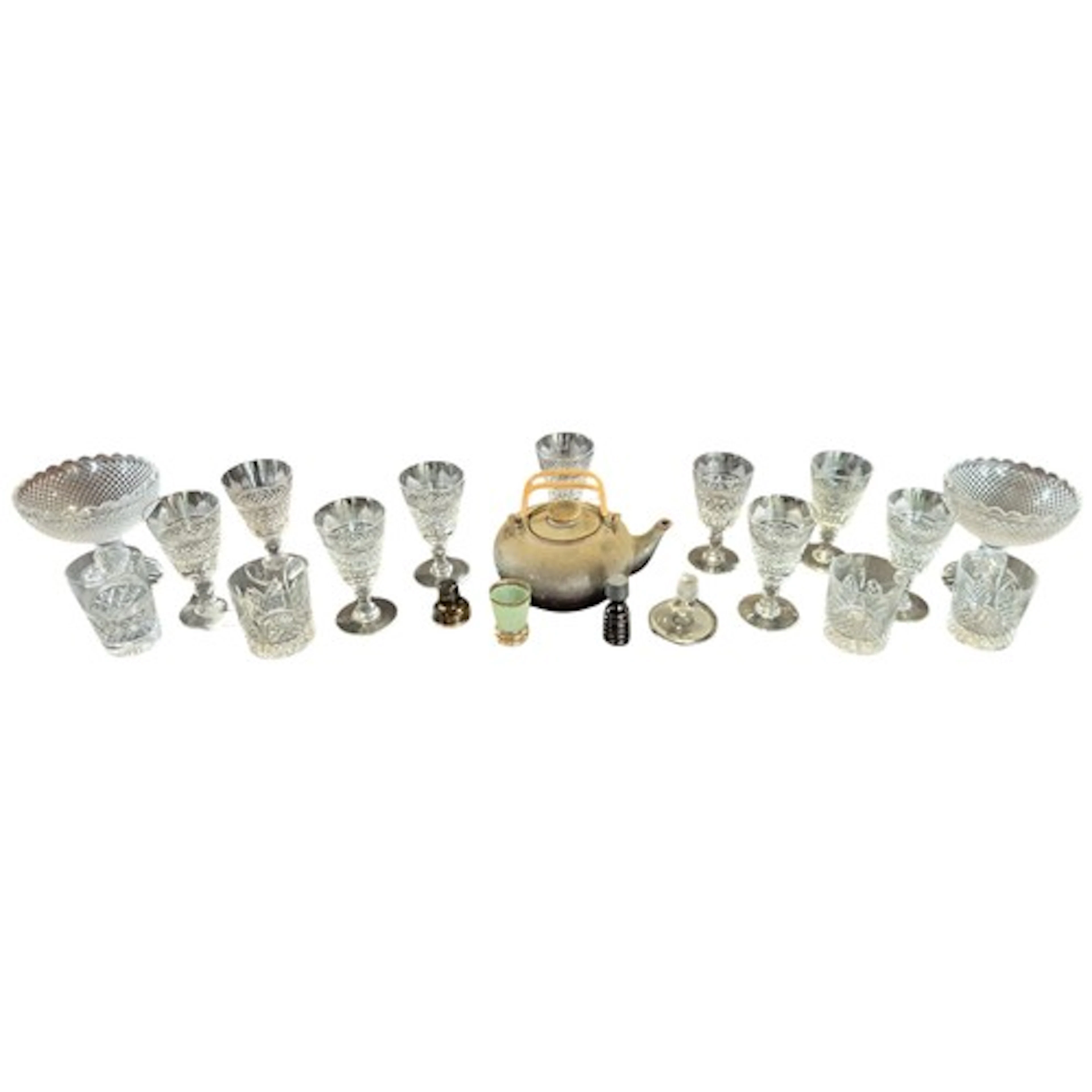 A large collection of various glassware to include an Art No...