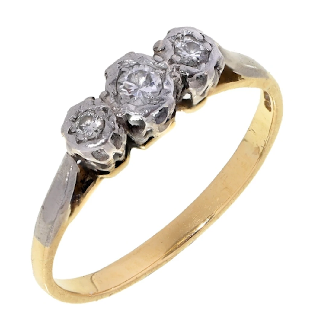 A diamond ring, illusion set in 18ct gold, 2.3g, size M...