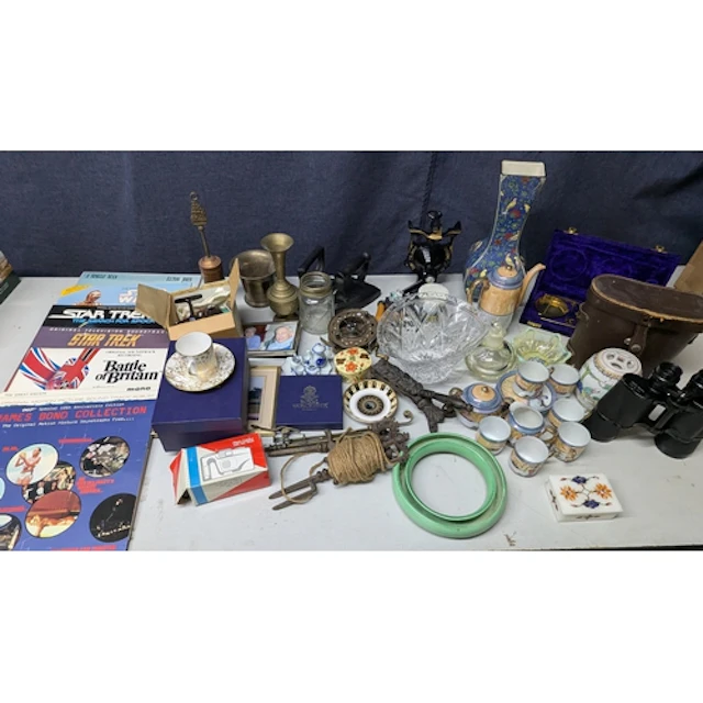A mixed lot to include Royal Doulton Persian pattern vase, v...