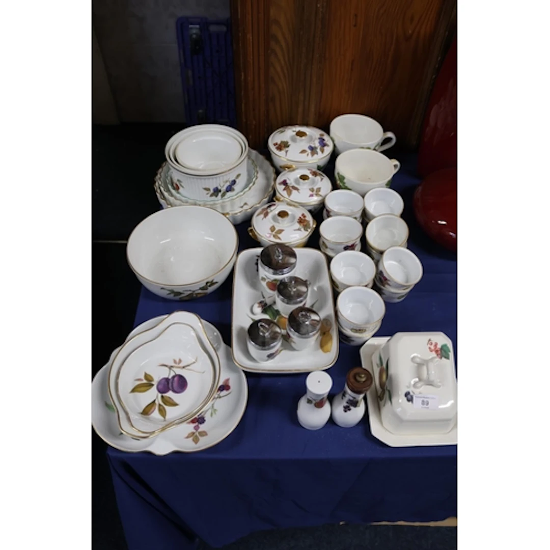 Buckingham Palace China Golden Jubilee 2022 commemorative tw...
