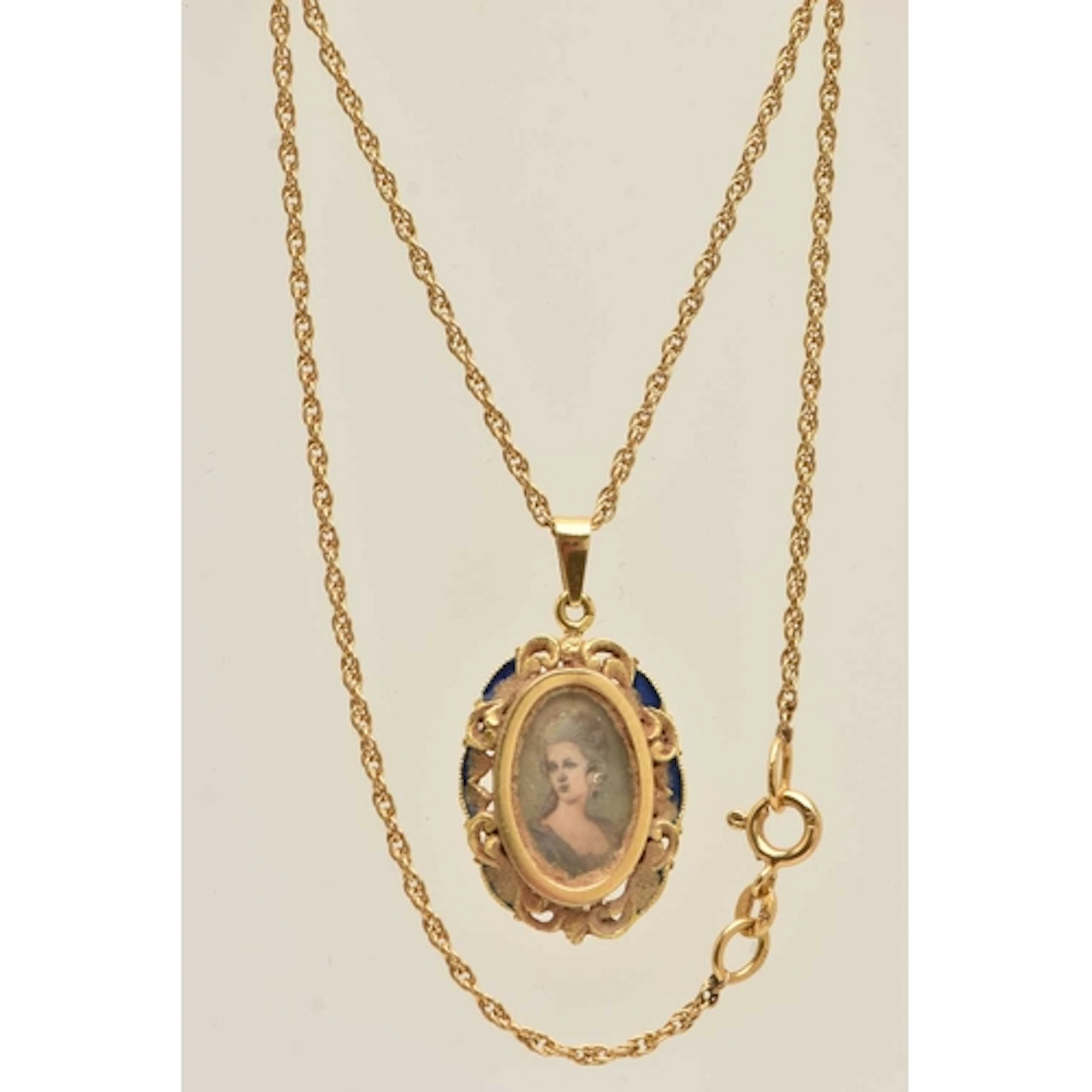 AN 18CT GOLD PORTRAIT PENDANT AND CHAIN, an oval miniature p...