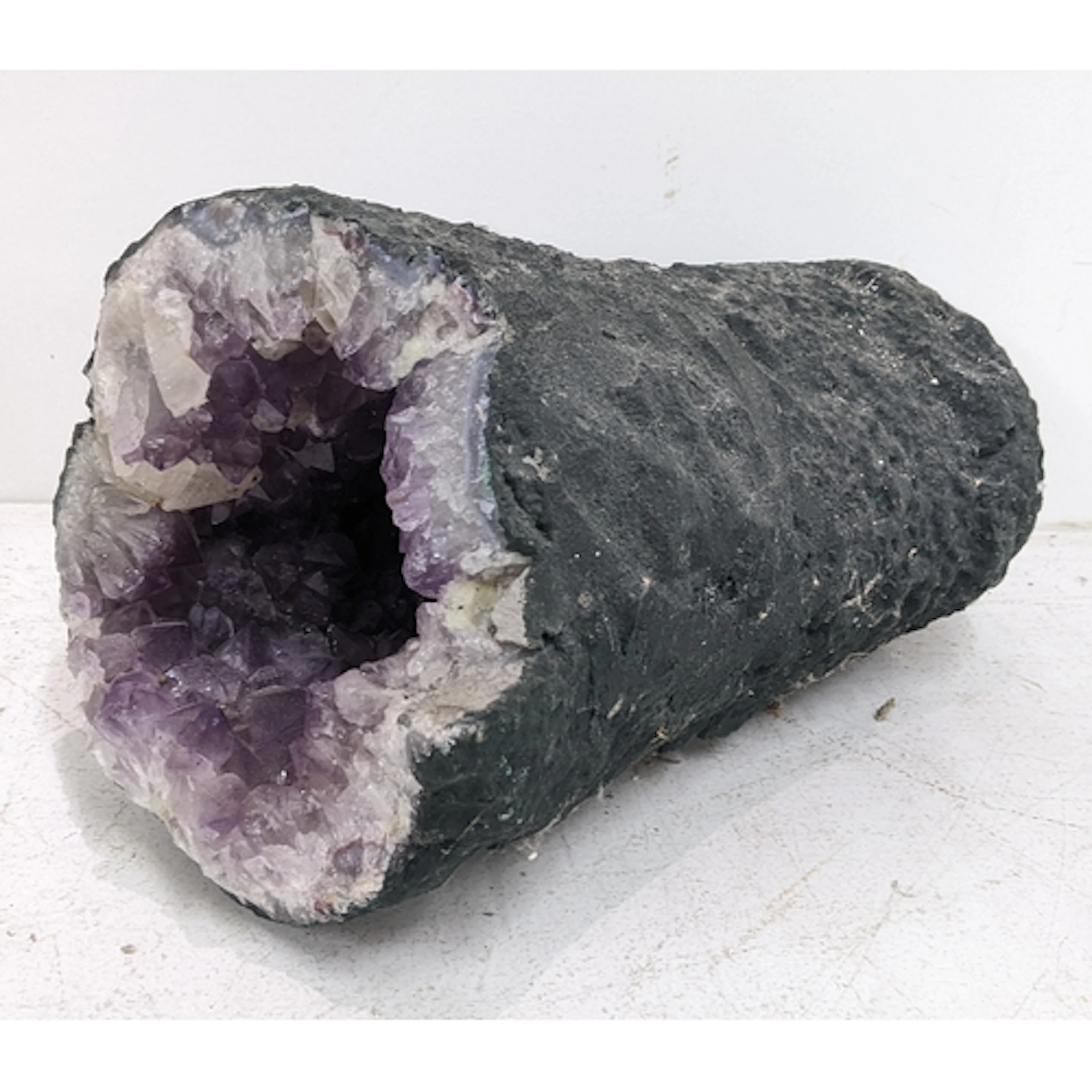 A large amethyst crystal geode, 30cm x 17cm Location: 1.5 If...