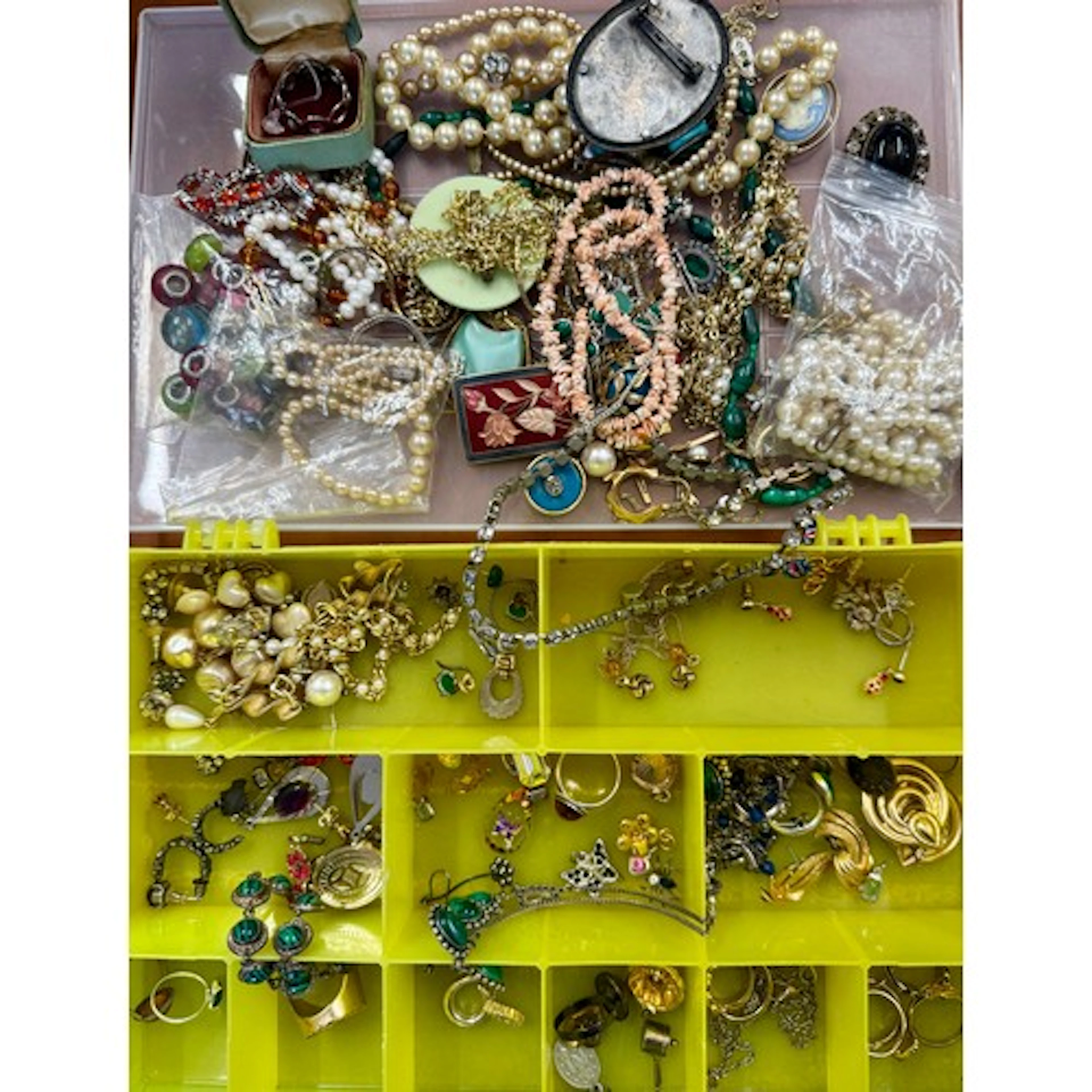 A quantity of vintage costume jewellery to include earrings,...