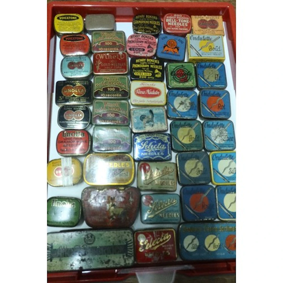 A tray of vintage gramphone needle tins