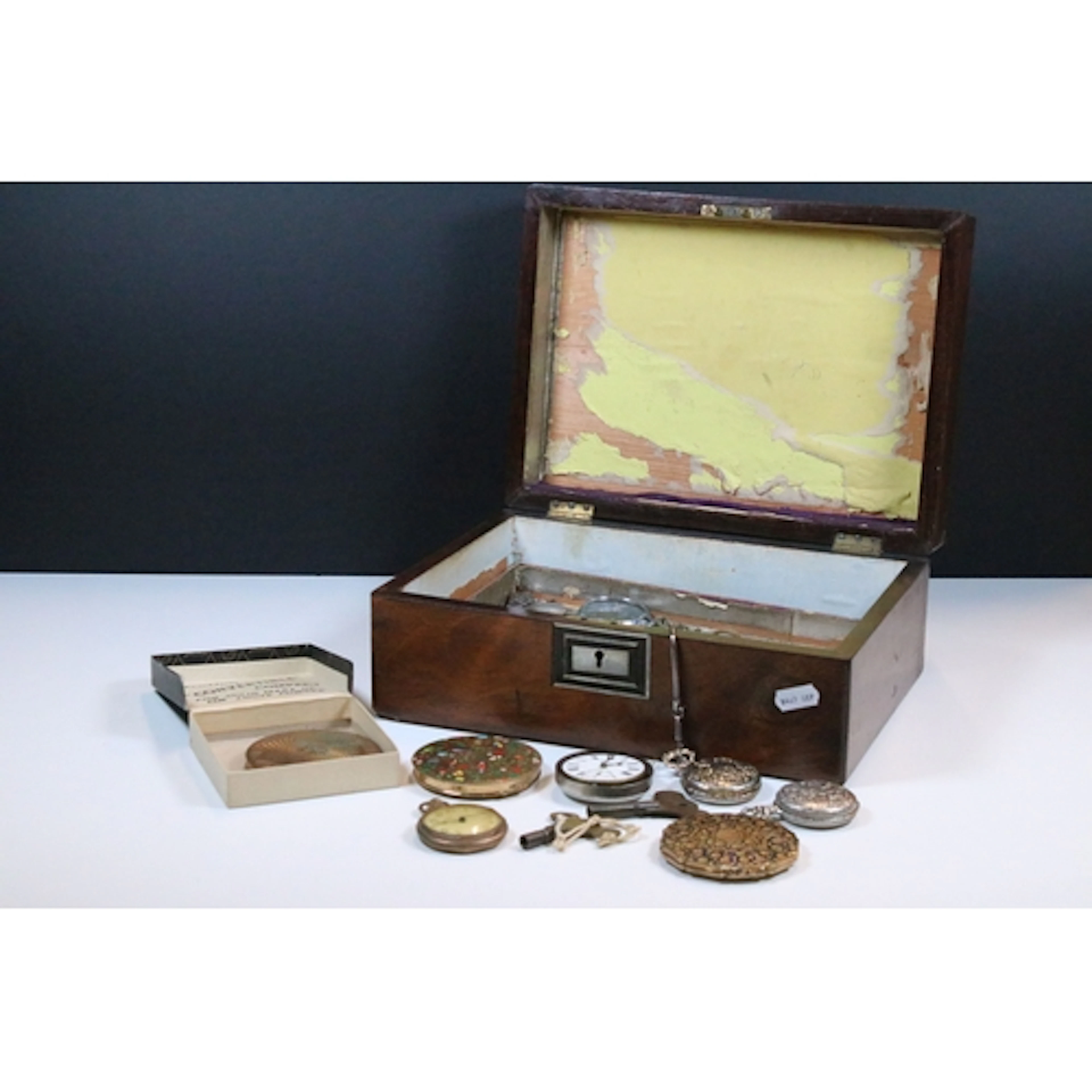 Collection of mixed collectables to include powder compacts ...