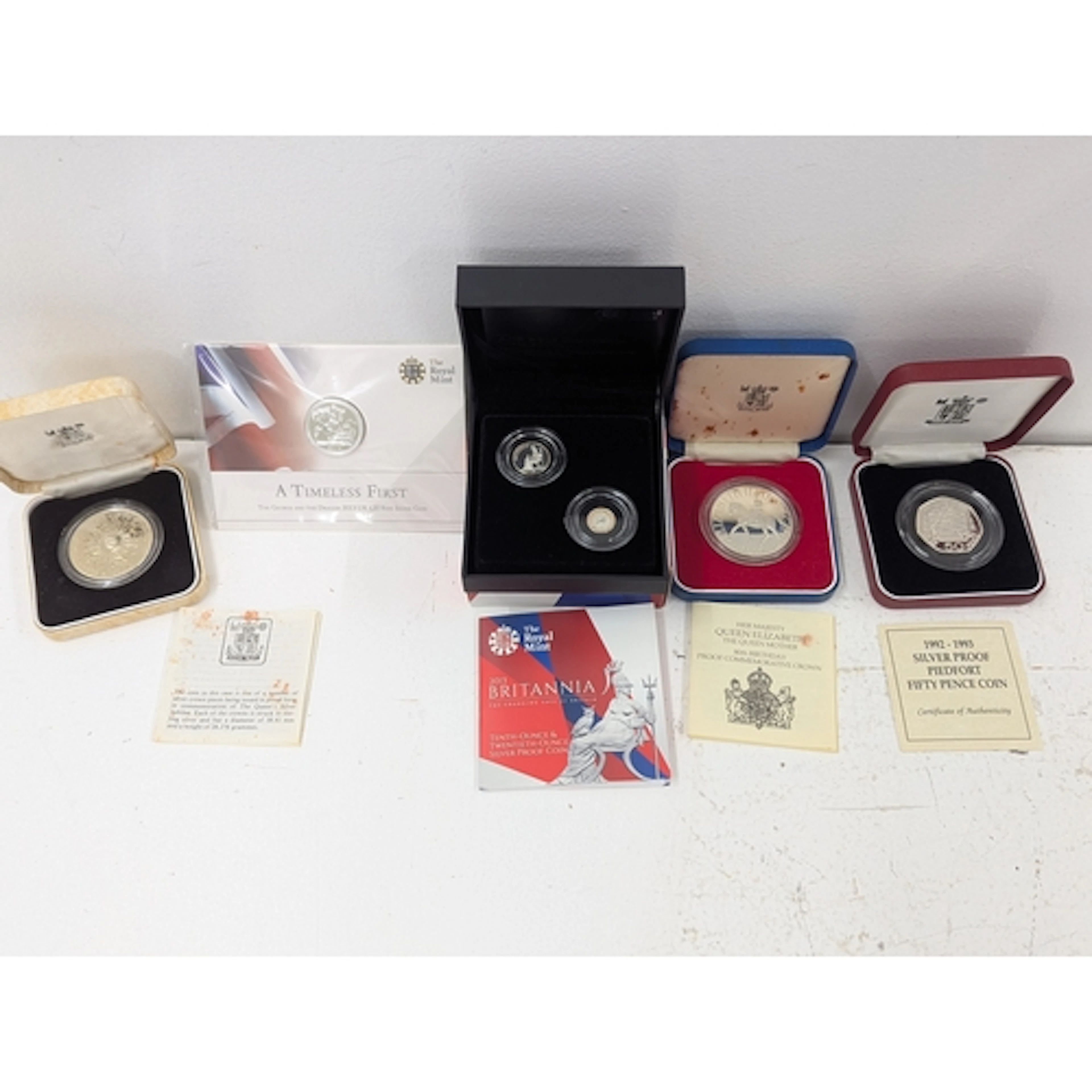Silver coins to include a 1977 Silver Jubilee, a 50p 1992-19...