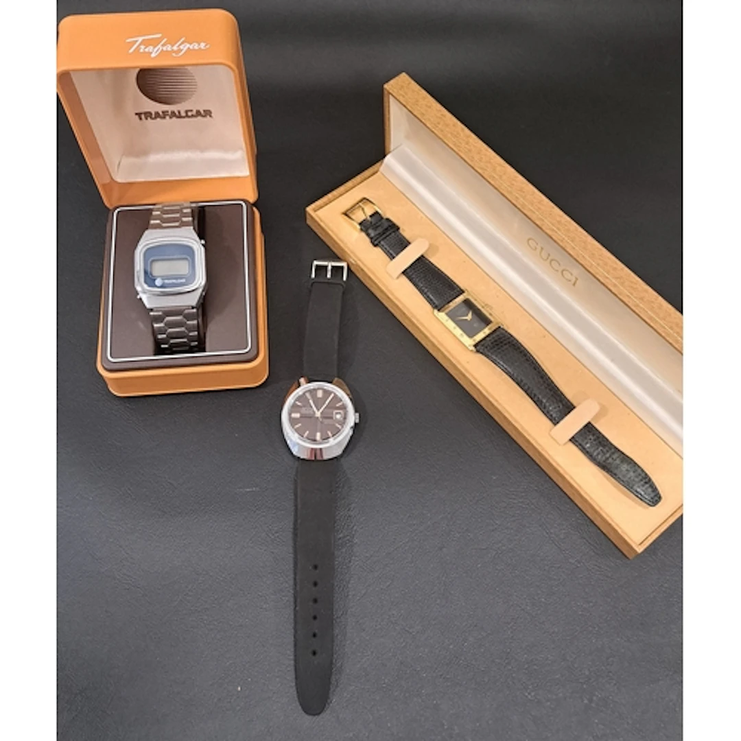 TWO BOXED WRISTWATCHES AND ANOTHER comprising a Gucci 4200M ...
