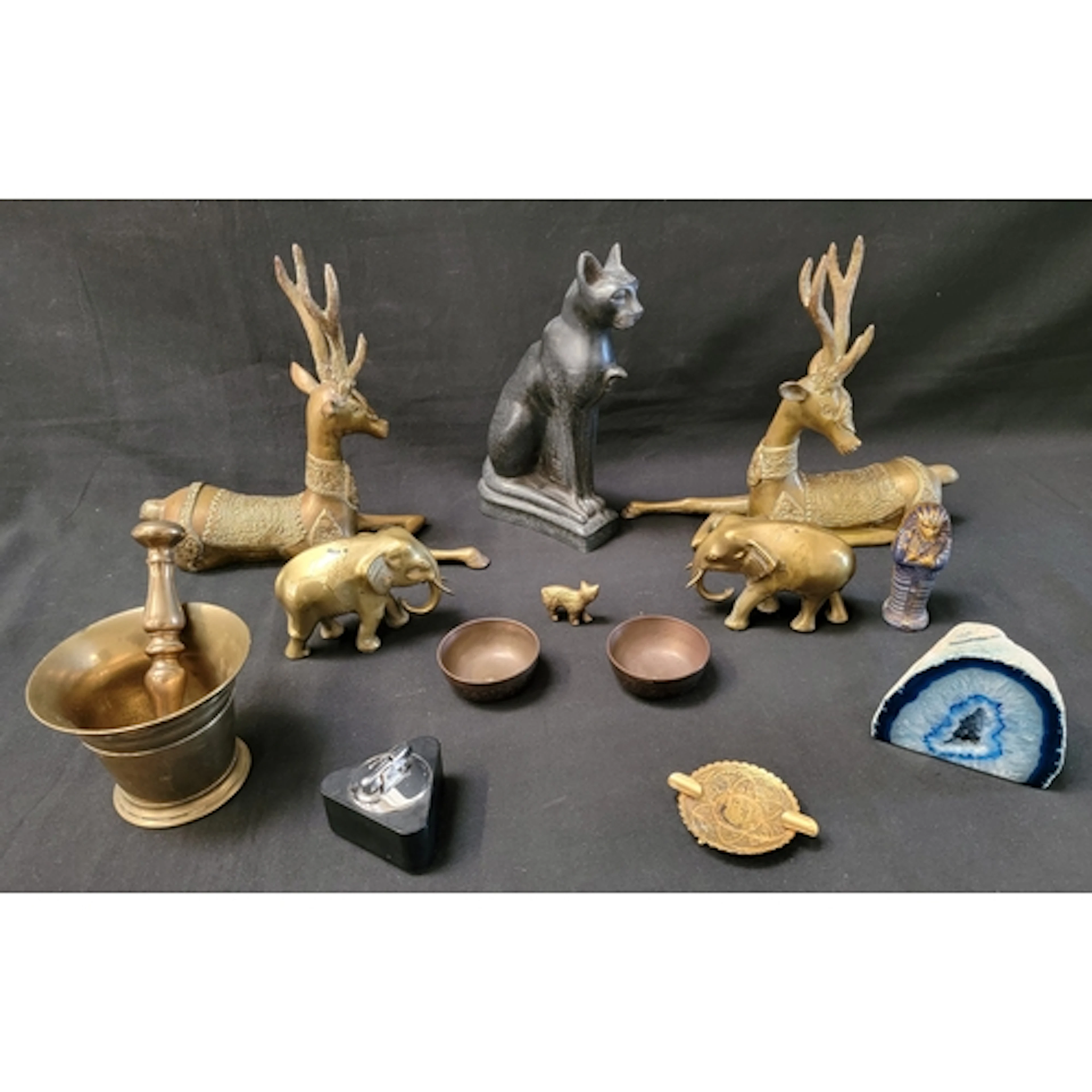 COLLECTION OF VINTAGE METALWARE AND COLLECTABLES including a...