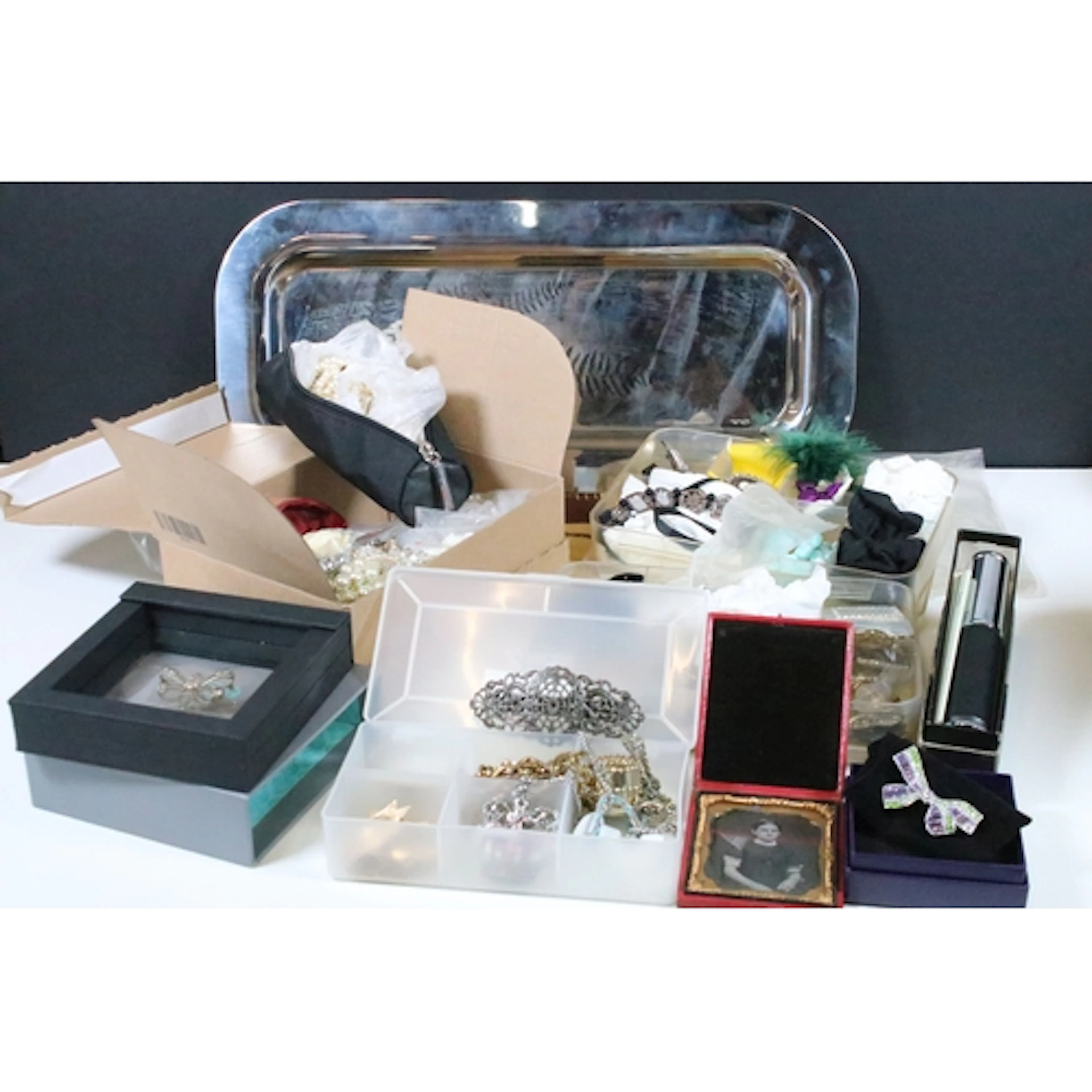 Collection of mixed costume jewellery to include necklaces, ...