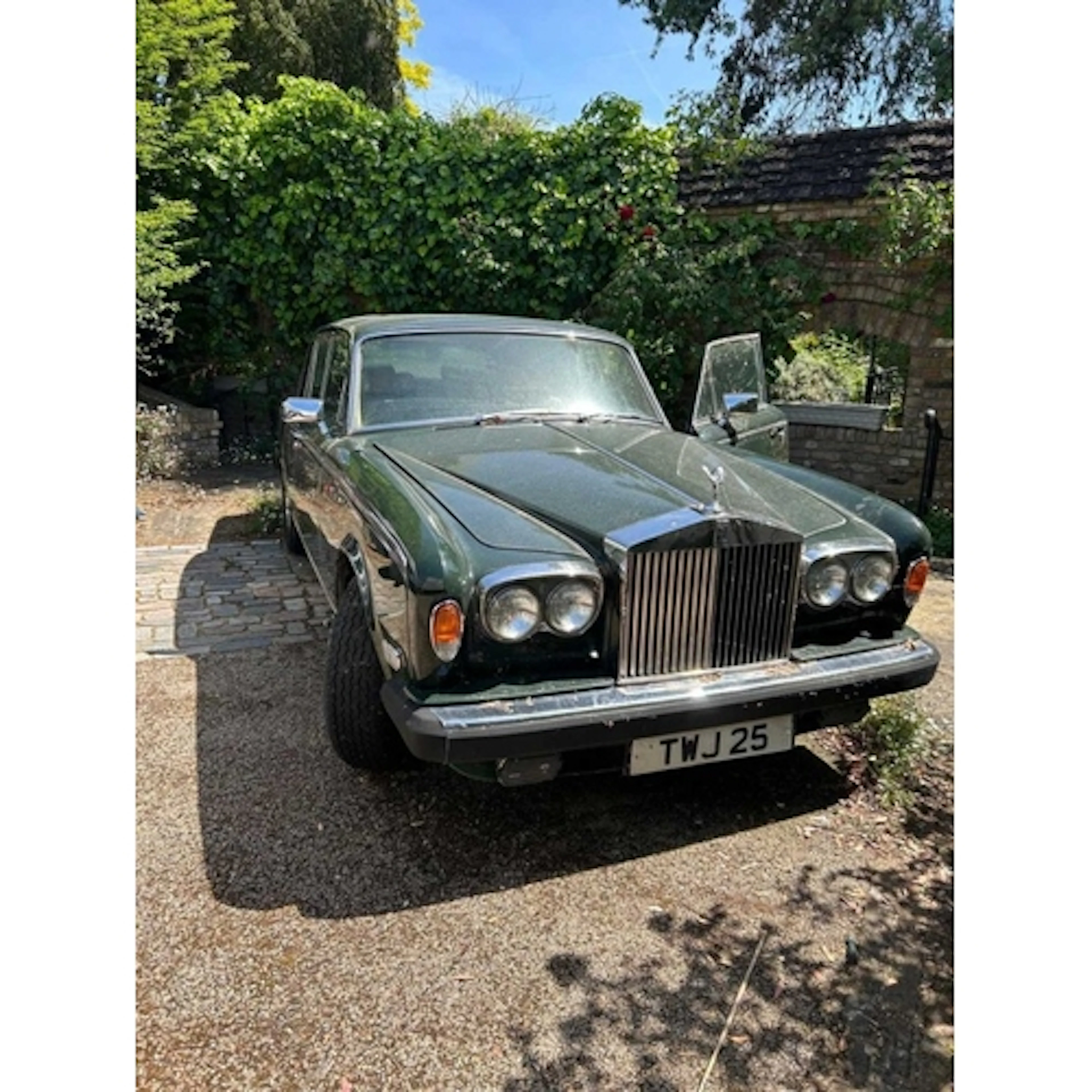 Rolls Royce in green date of reg 01/04/1977, taxation class ...