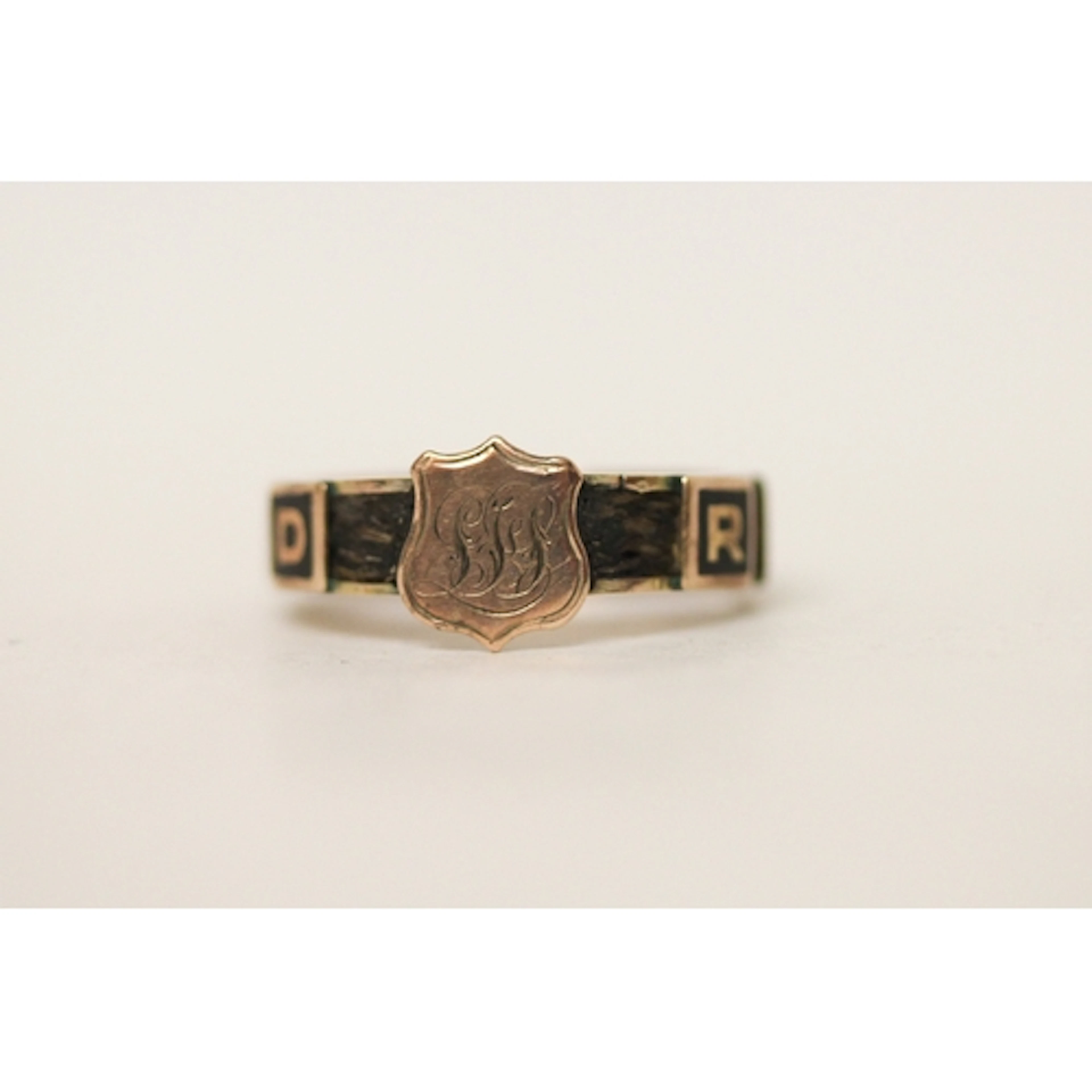 Victorian "Regard" ring, the 9ct hallmarked rose gold band s...