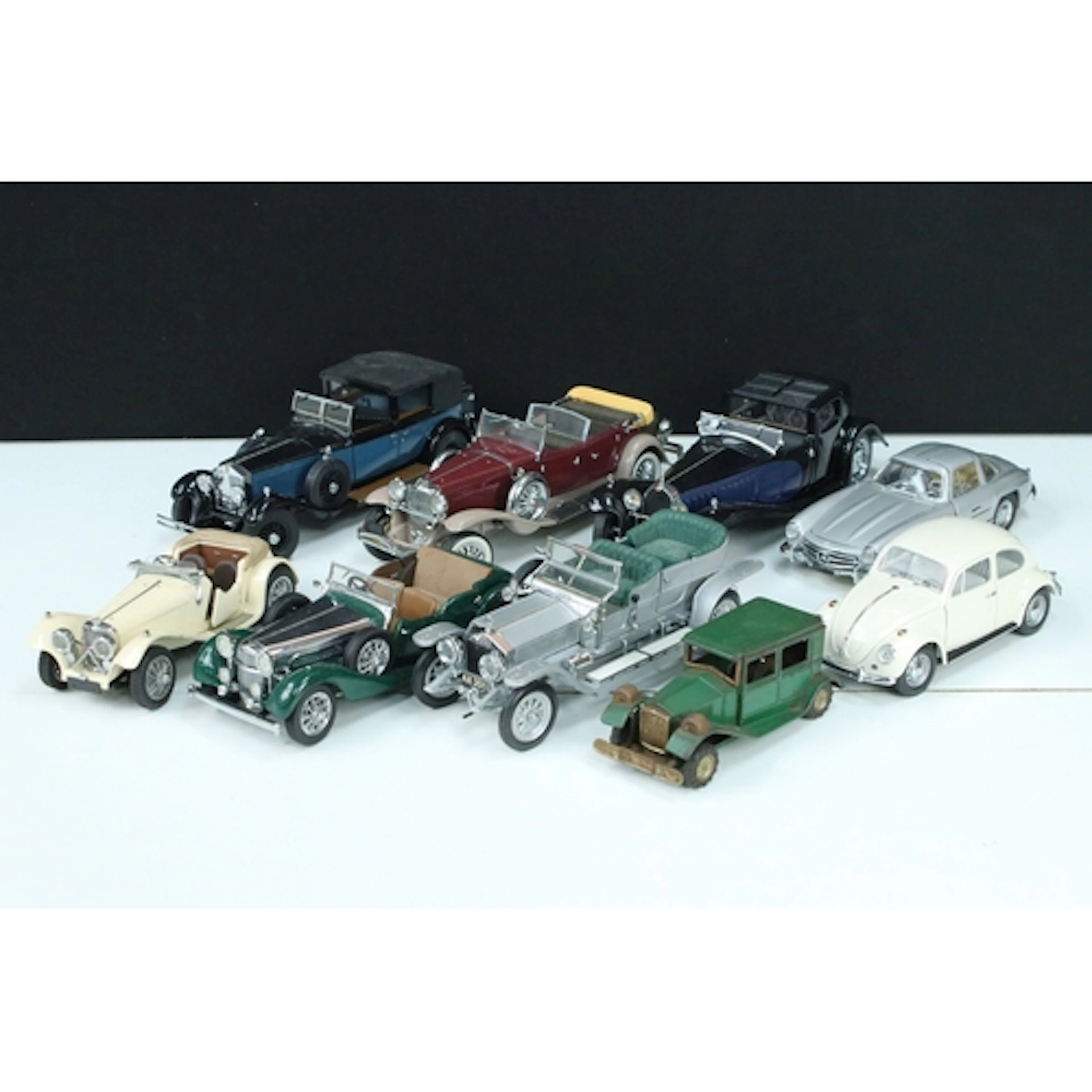 Eight Franklin Mint diecast models to include 1907 Rolls-Roy...