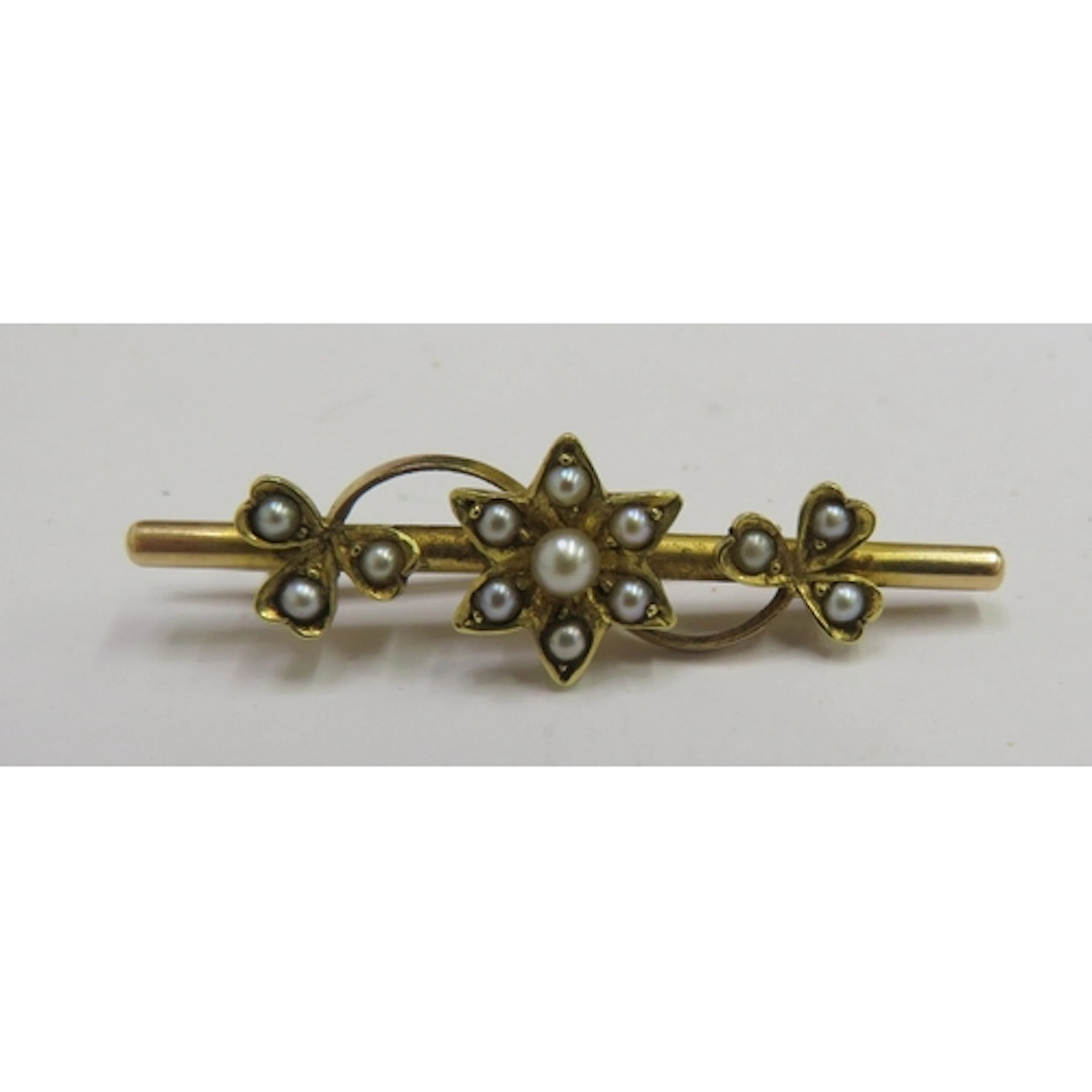 Antique Yellow Metal (tests as 9ct) bar brooch, central flow...