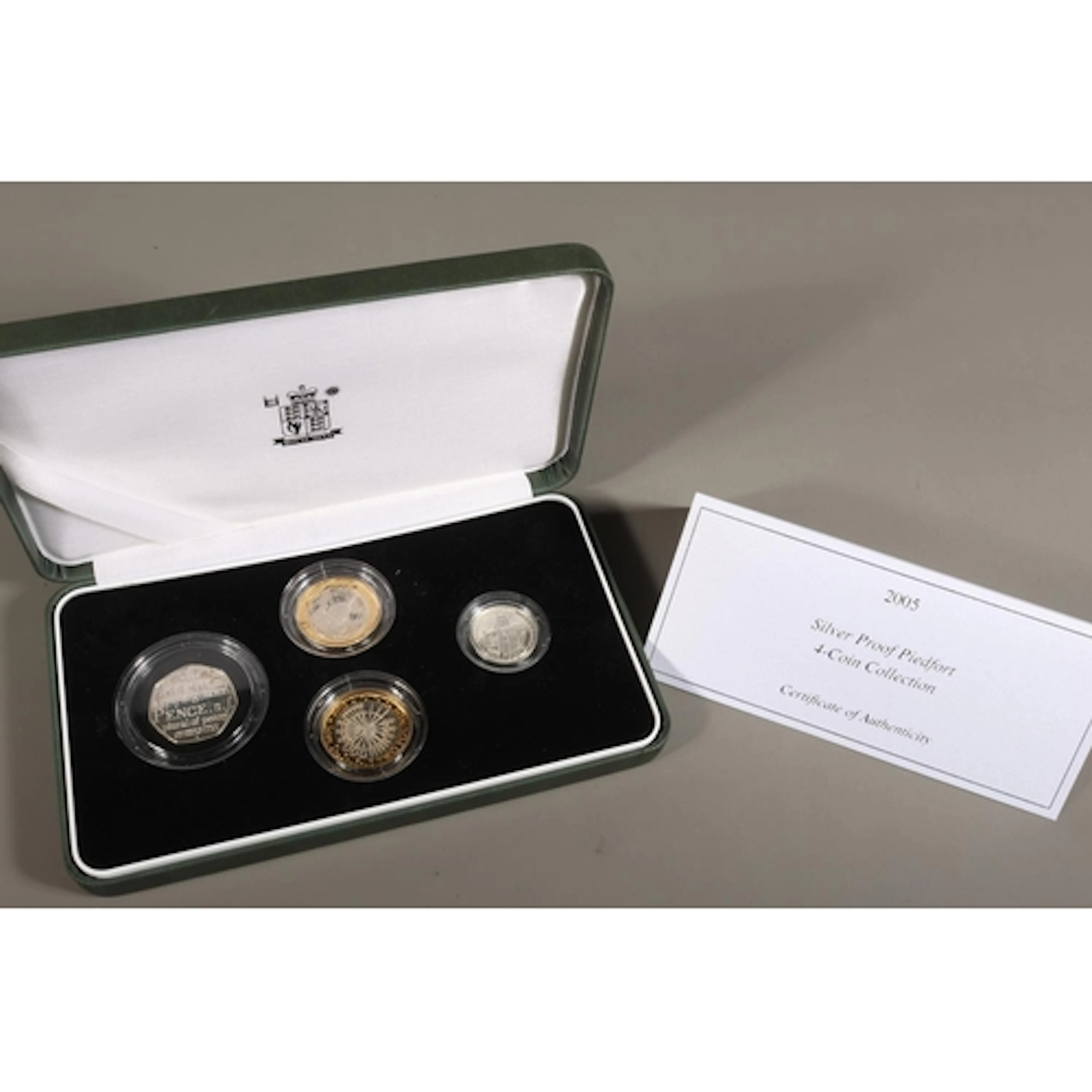 The Royal Mint UNITED KINGDOM Queen Elizabeth II (1952-2022)...