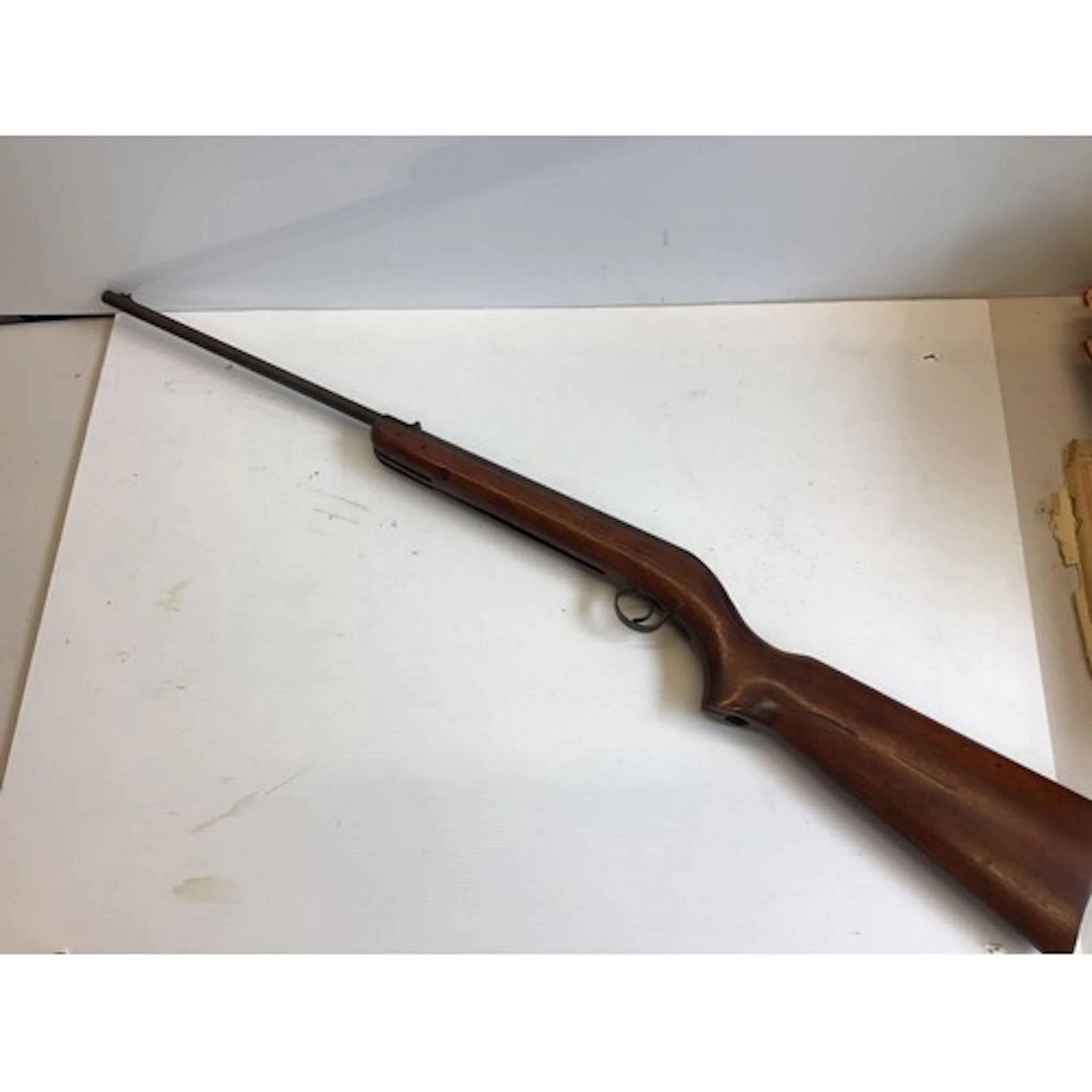 A Vintage Air Gun serial number BA 88960 functional action.