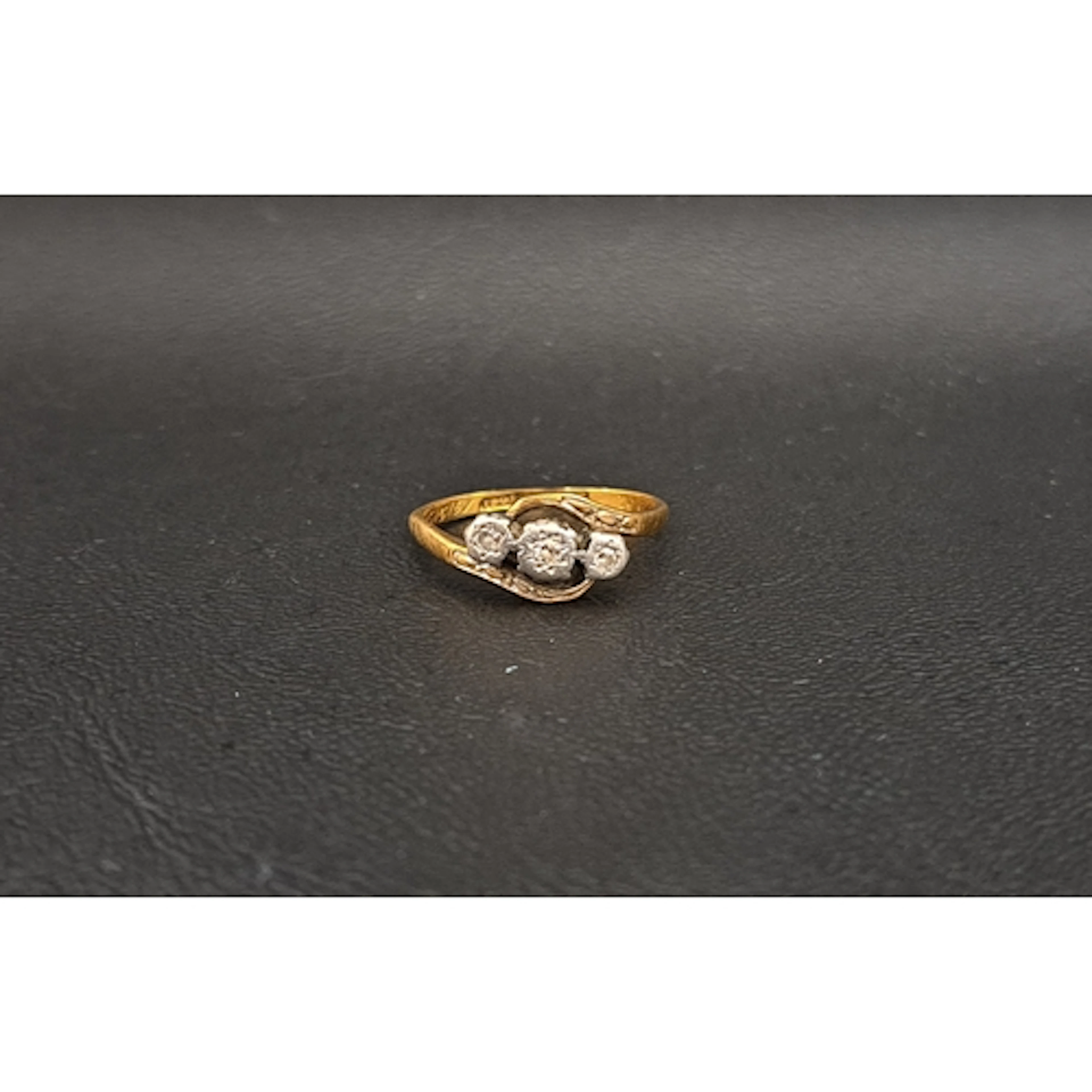 DIAMOND THREE STONE RING the diamonds totalling approximatel...