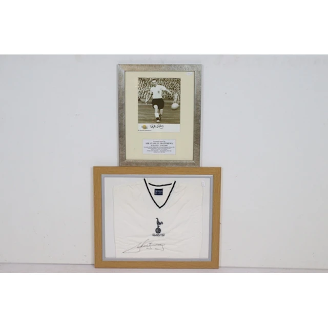 Football Autographs - Framed & glazed Sir Stanley Matthews p...