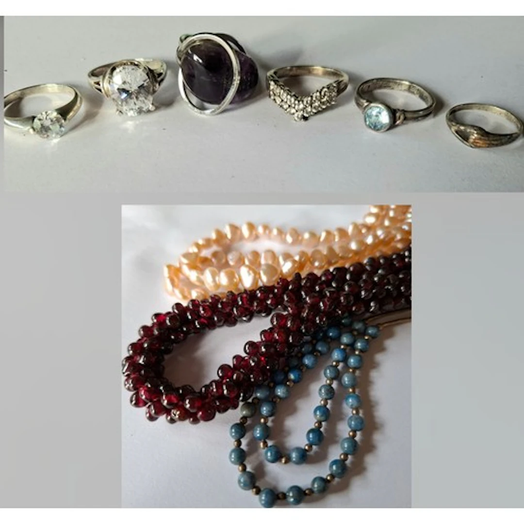 A vintage red garnet cluster strand necklace, 101.6g, measur...