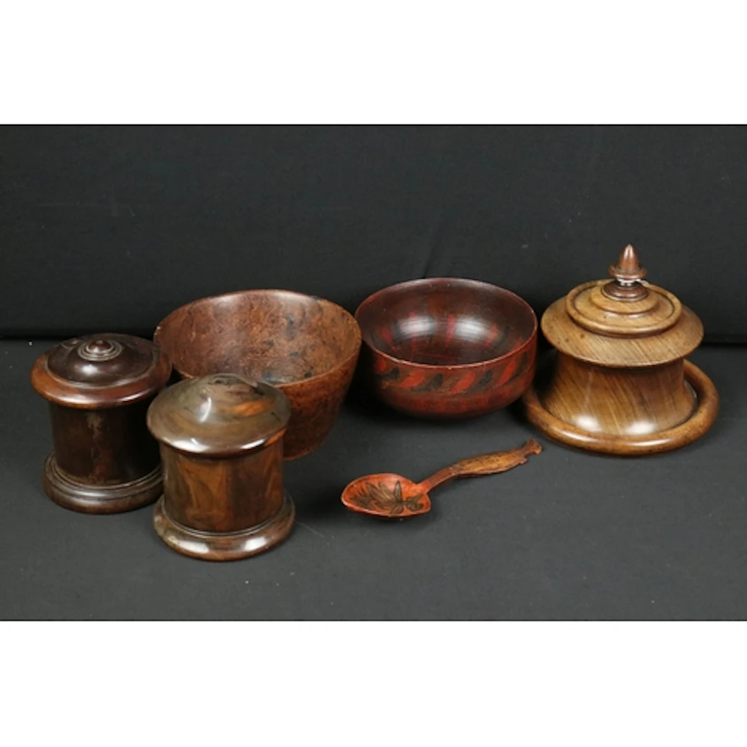 Collection of treen, to comprise lignum string jar, tobacco ...