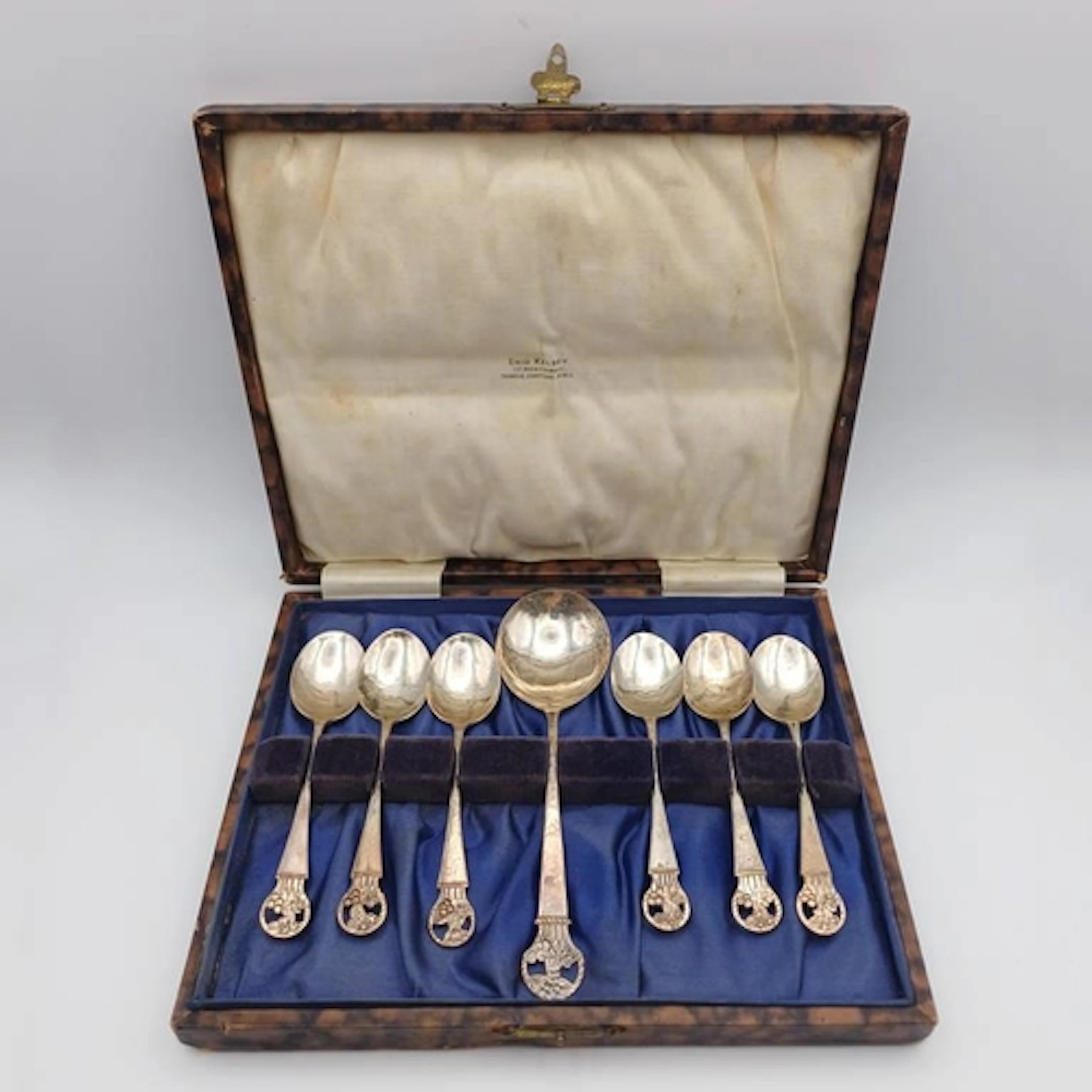 CASED SET OF 6 ARTS & CRAFTS SILVER TEASPOONS WITH SILVER SE...