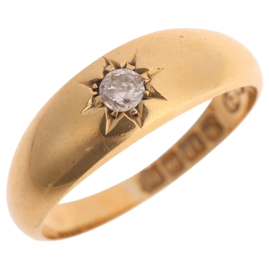 An Antique 18ct gold 0.10ct single stone diamond gypsy ring,...